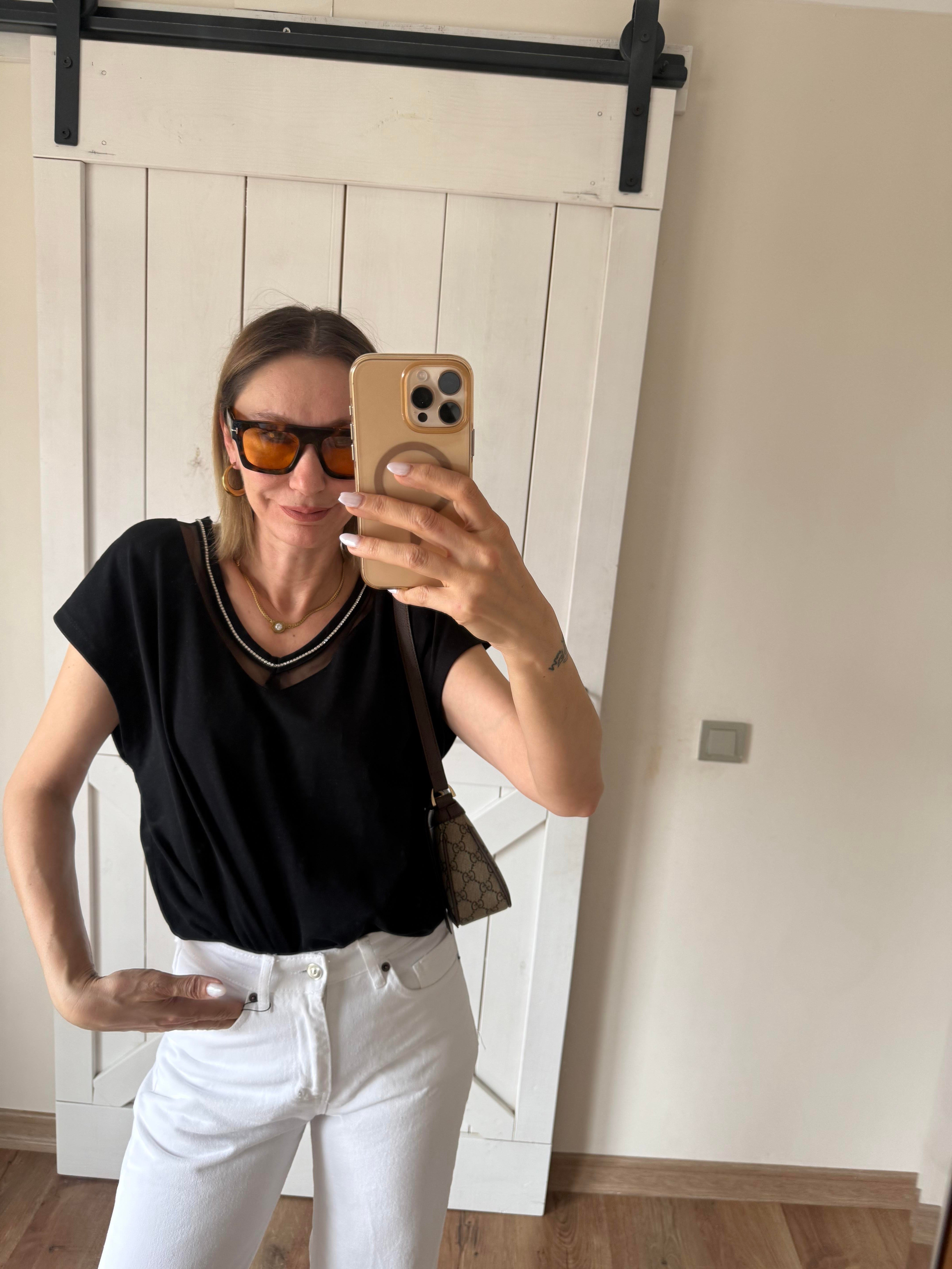 Dantel V Yaka Taş İşlemeli Tshirt