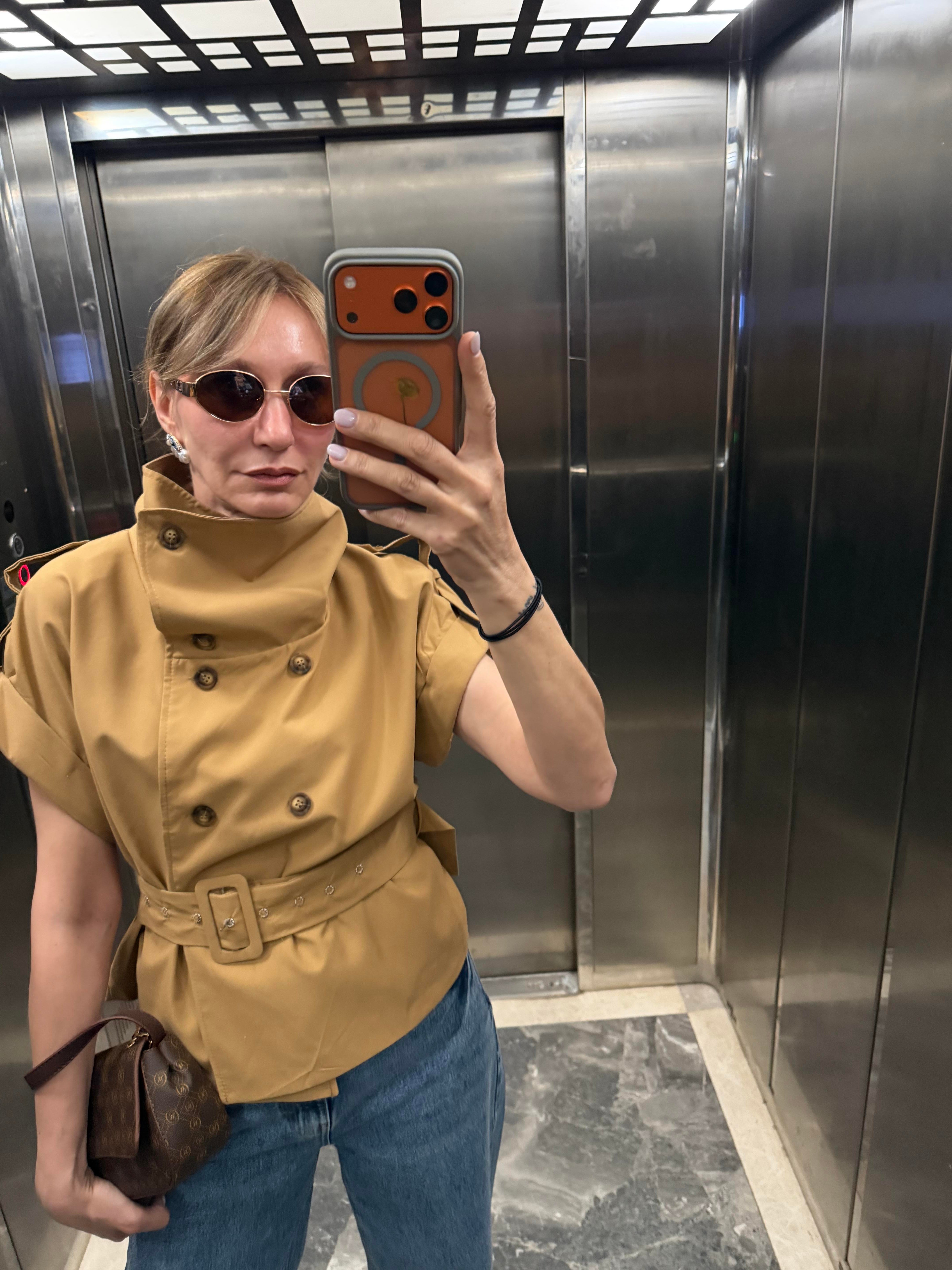 Dik Yaka Camel Premium Kısakollu Trenç