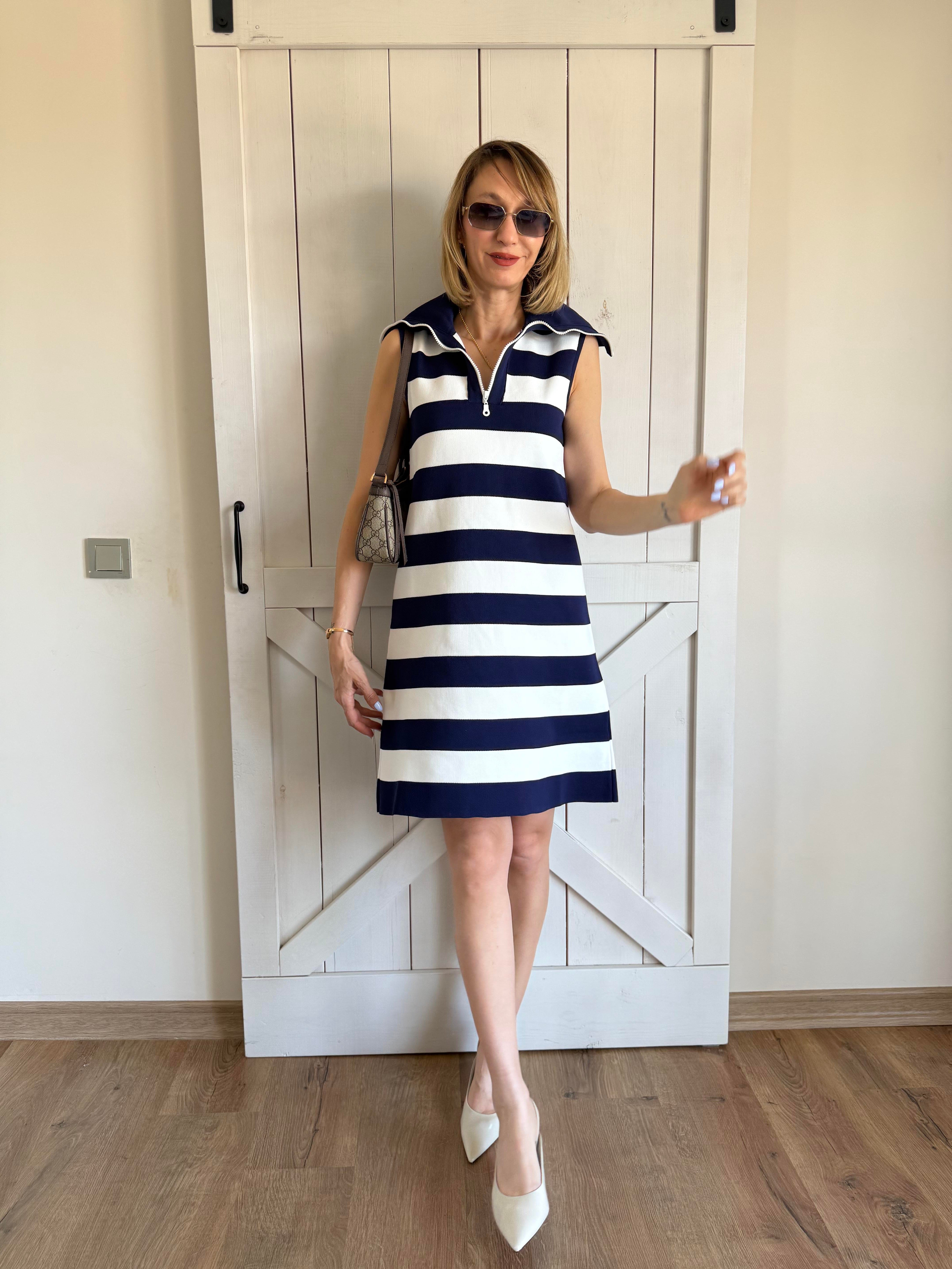 Dik Yaka Çizgili Triko Elbise