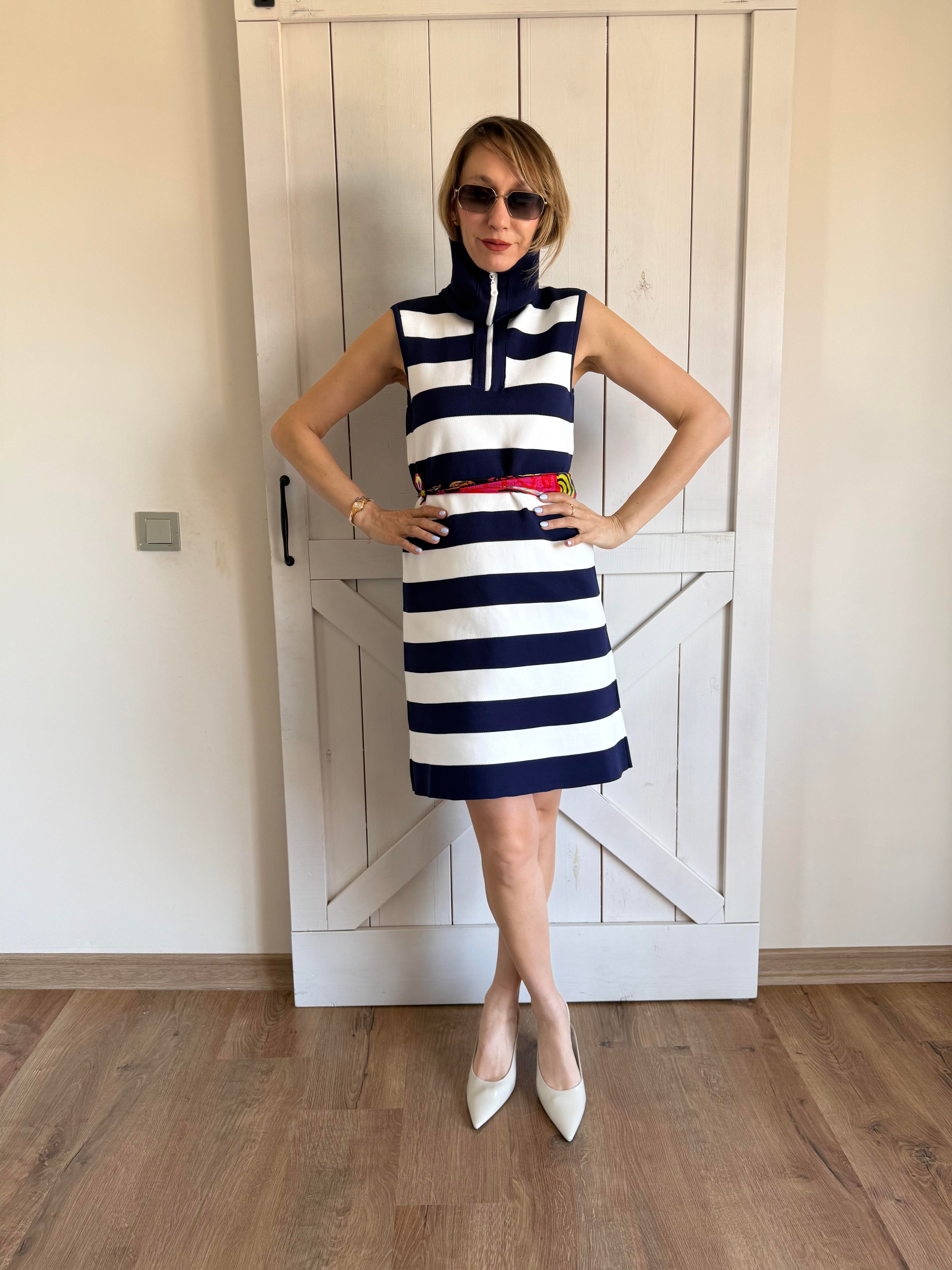 Dik Yaka Çizgili Triko Elbise