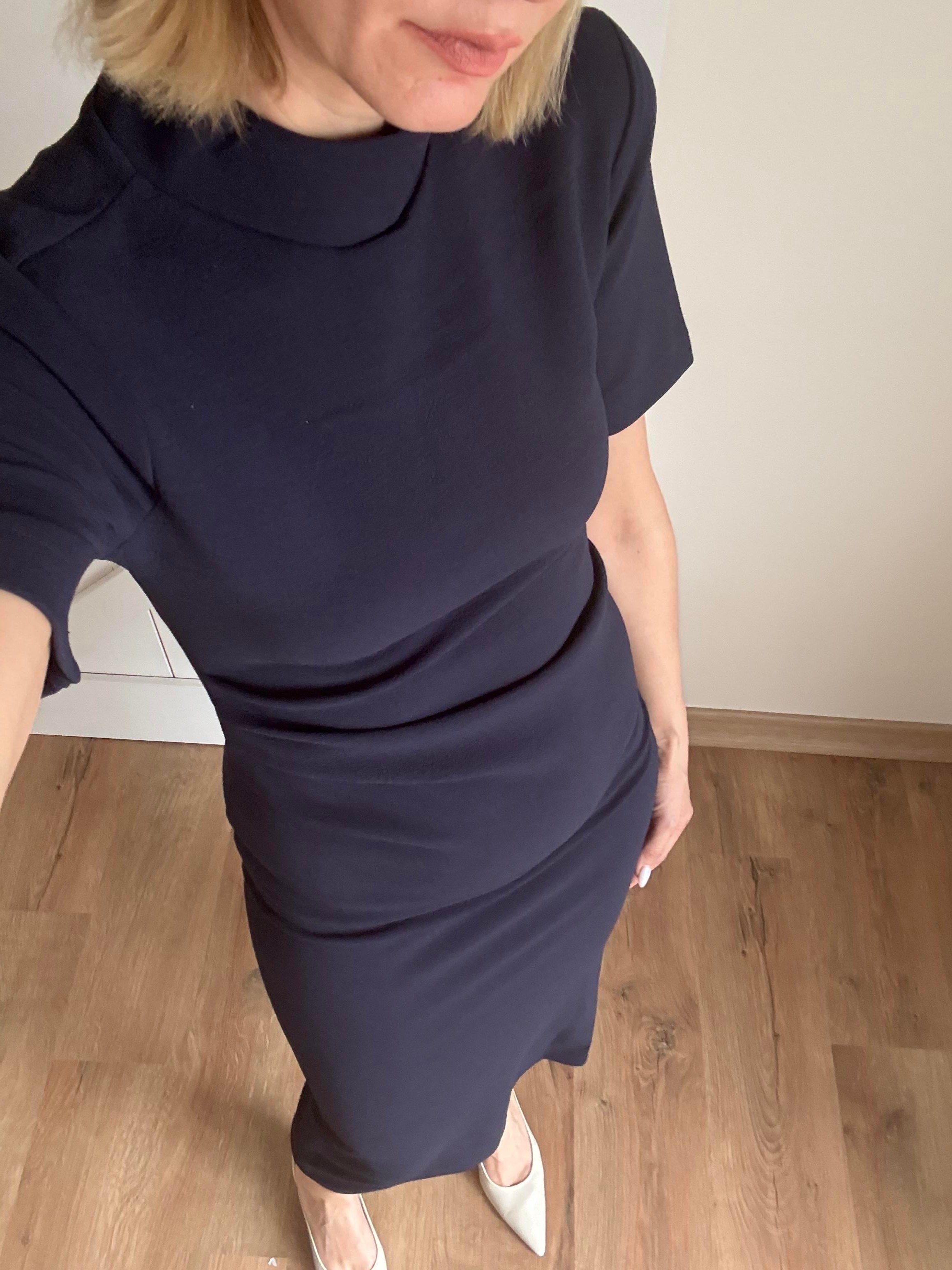 Dik Yaka Lacivert Hafif Drapeli Elbise