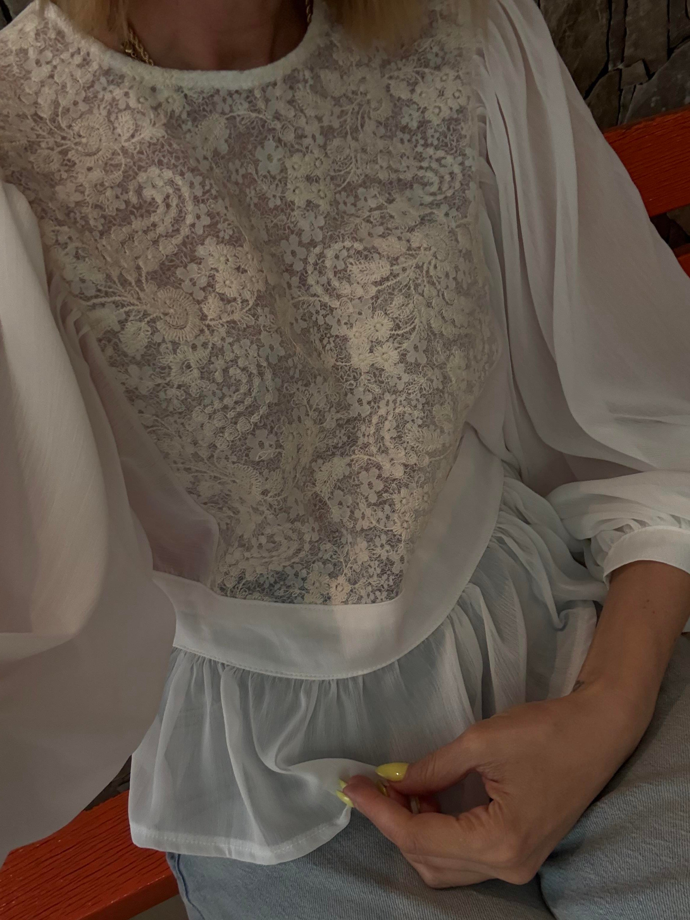 Dökümlü İşlemeli Peplum Bluz