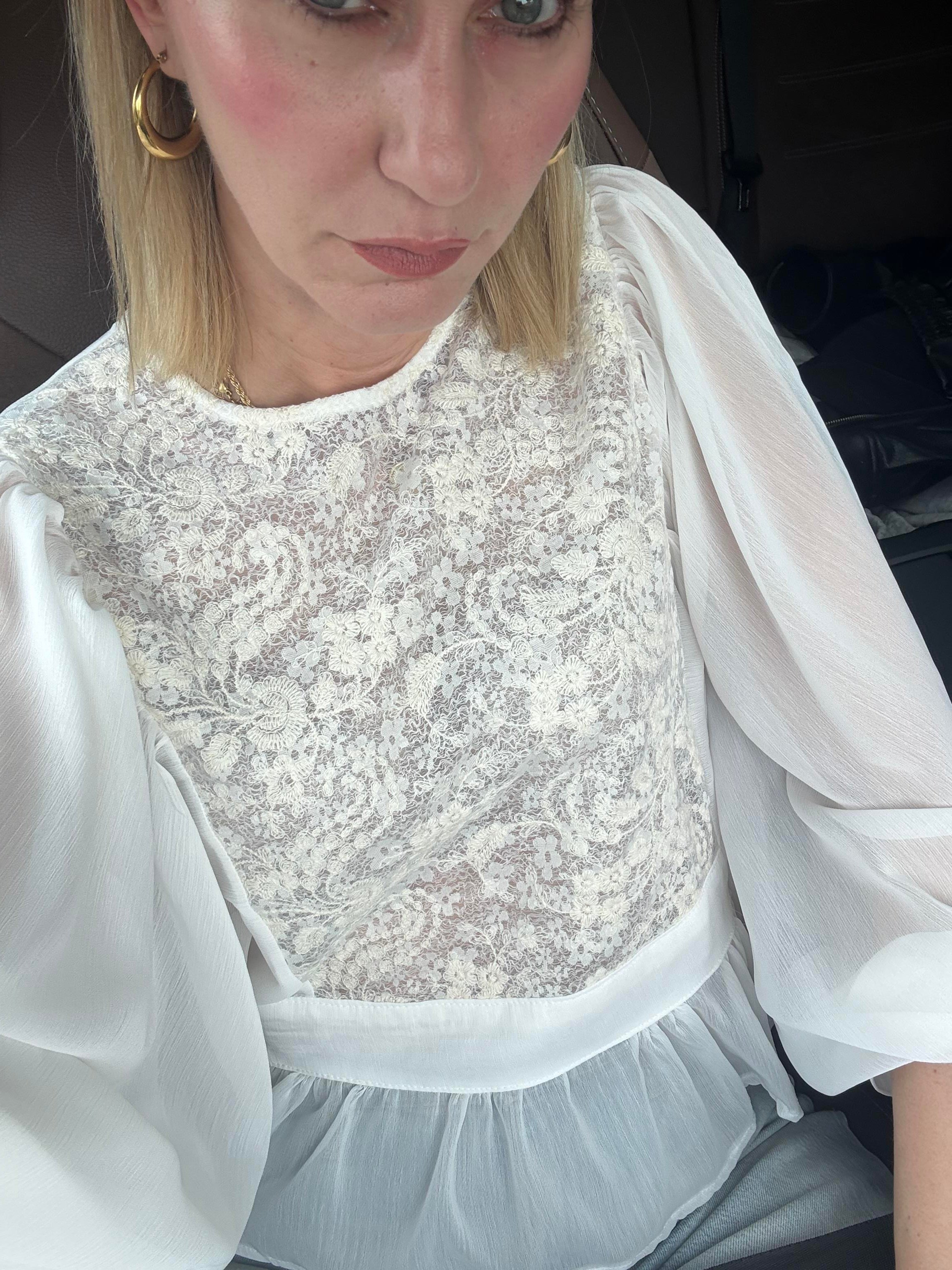 Dökümlü İşlemeli Peplum Bluz