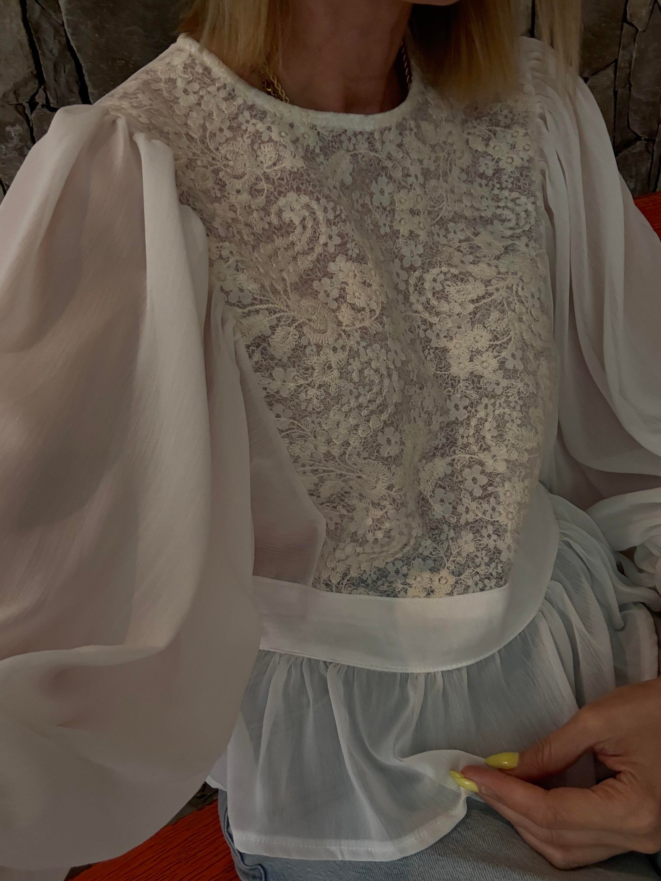 Dökümlü İşlemeli Peplum Bluz