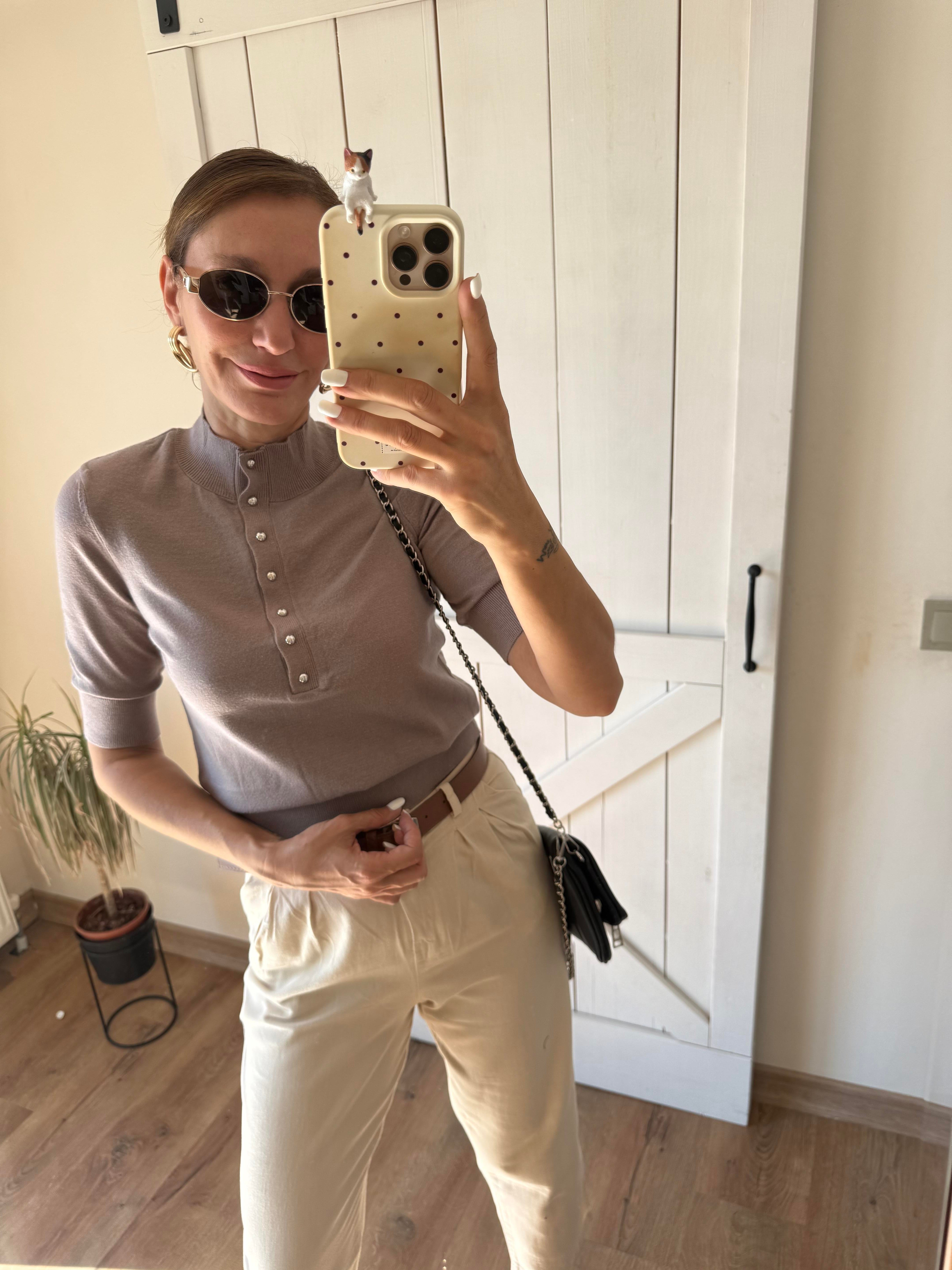 Düğmeli Dik Yaka Pek Yol Bluz