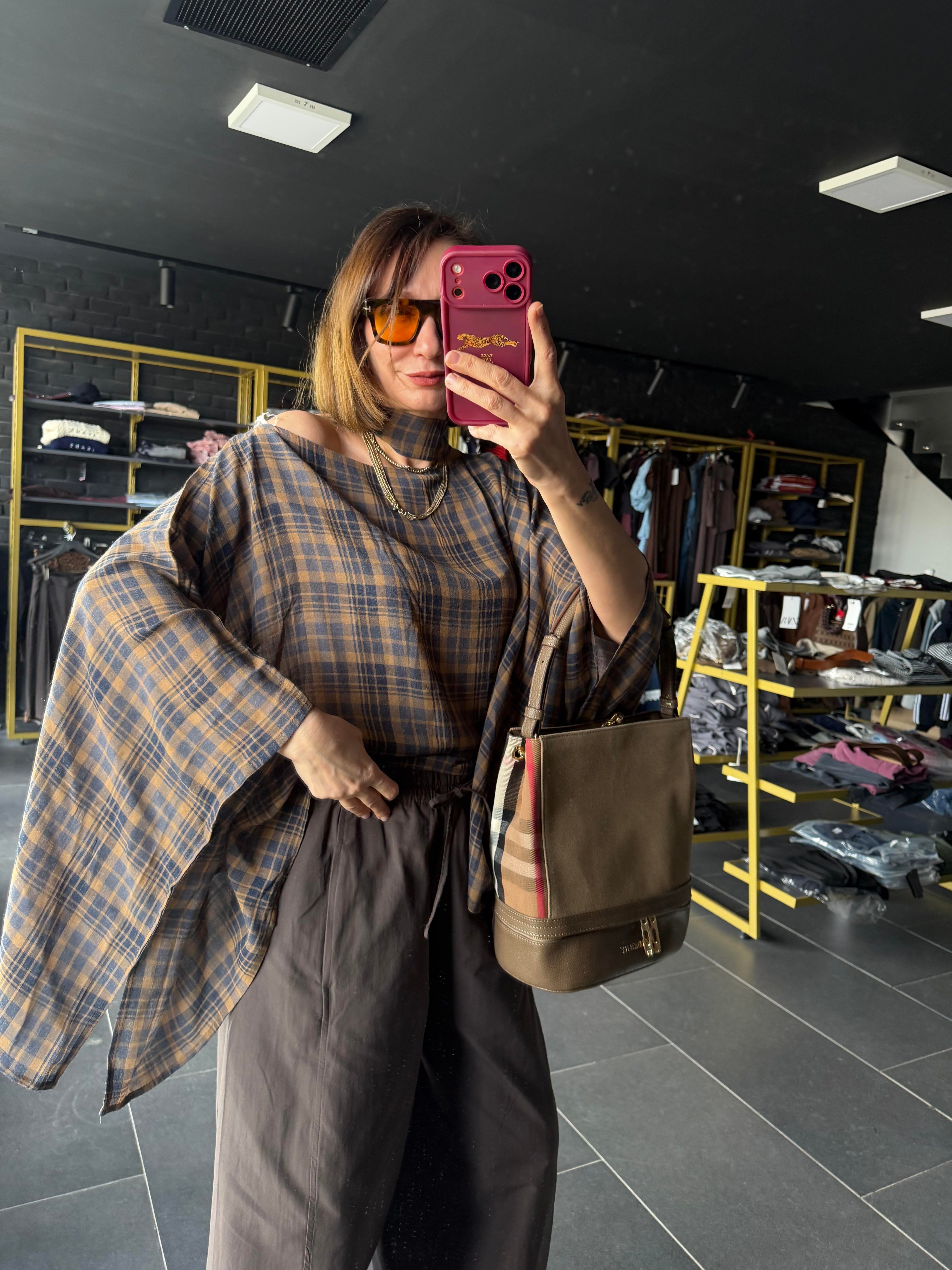 Ekoseli Fularlı Panço