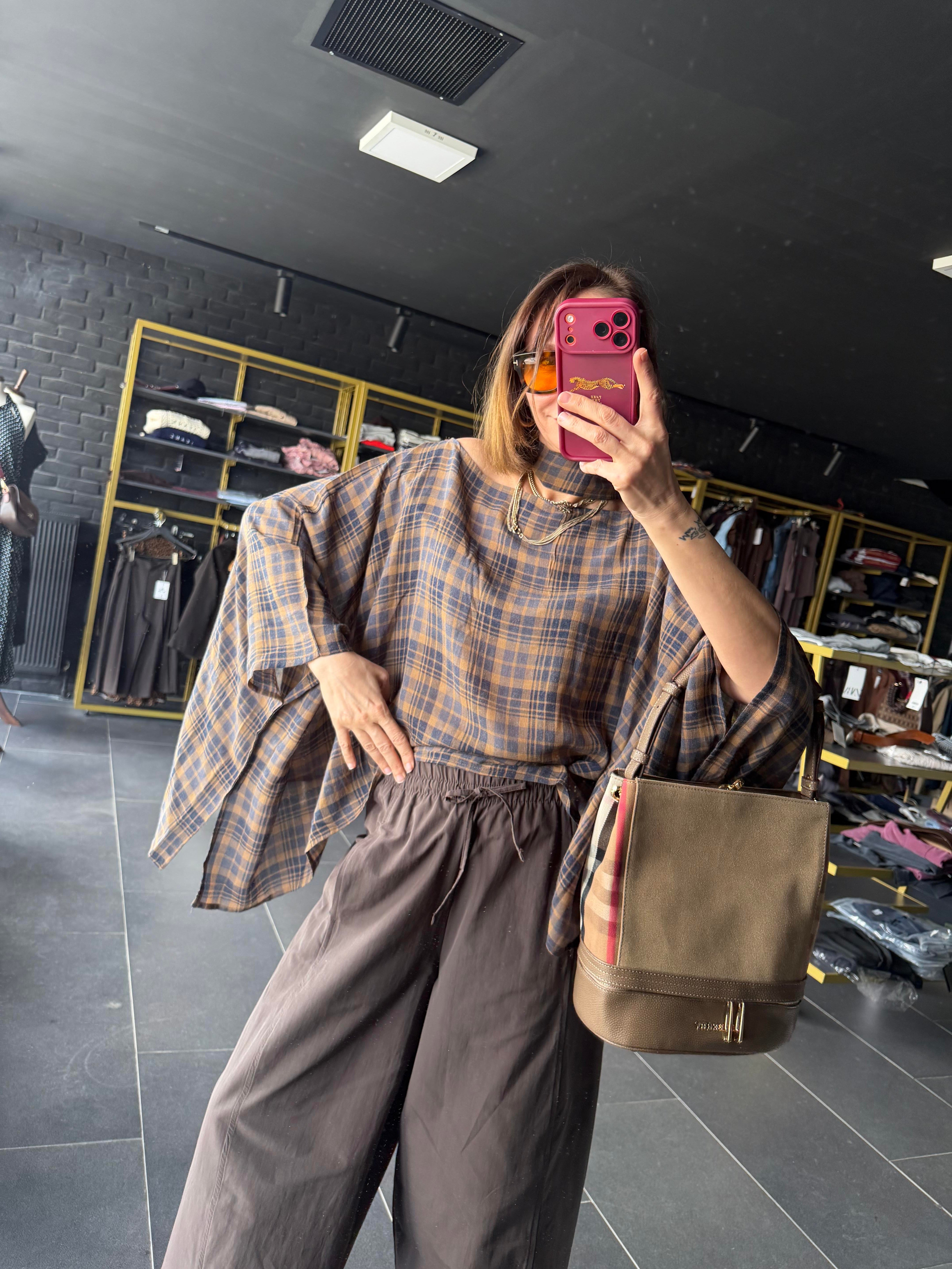 Ekoseli Fularlı Panço