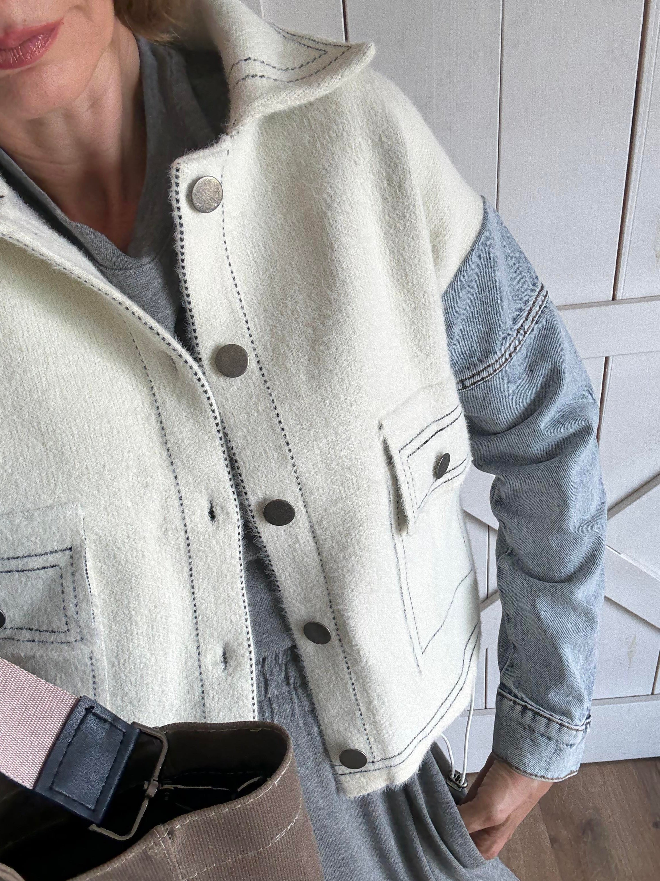 Ekru Denim Detaylı Ceket