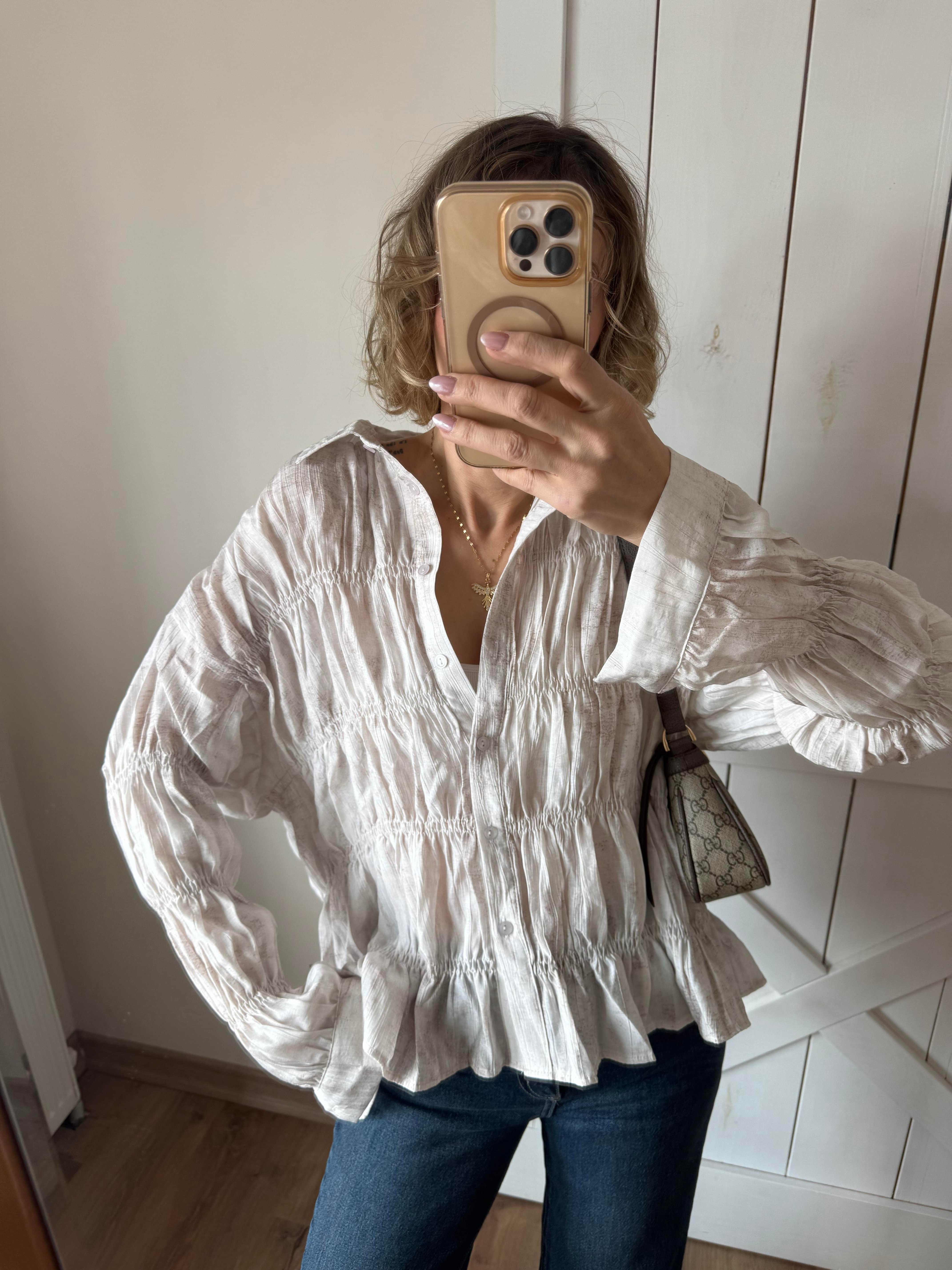 Ekru Kırışık Kumaşlı Dökümlü Gömlek