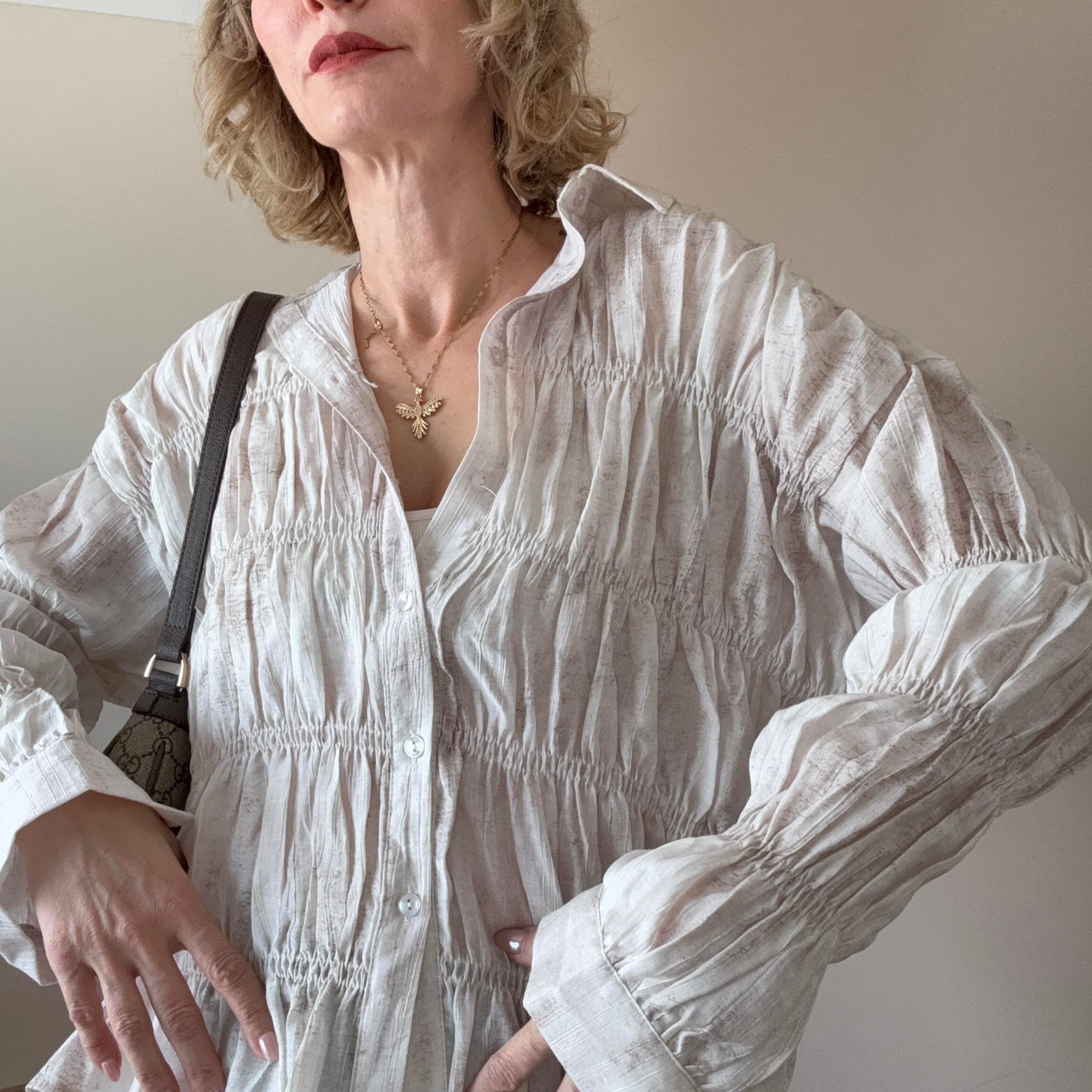 Ekru Kırışık Kumaşlı Dökümlü Gömlek