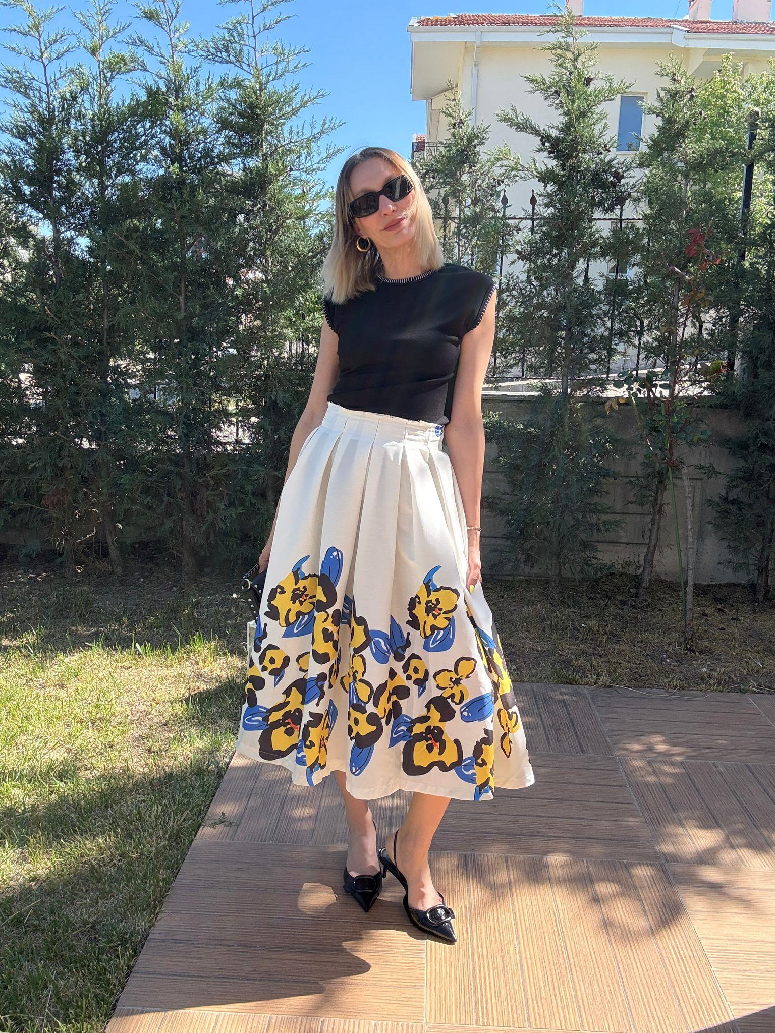 Ekru-Mavi Çiçek Baskılı Pileli Kloş Etek