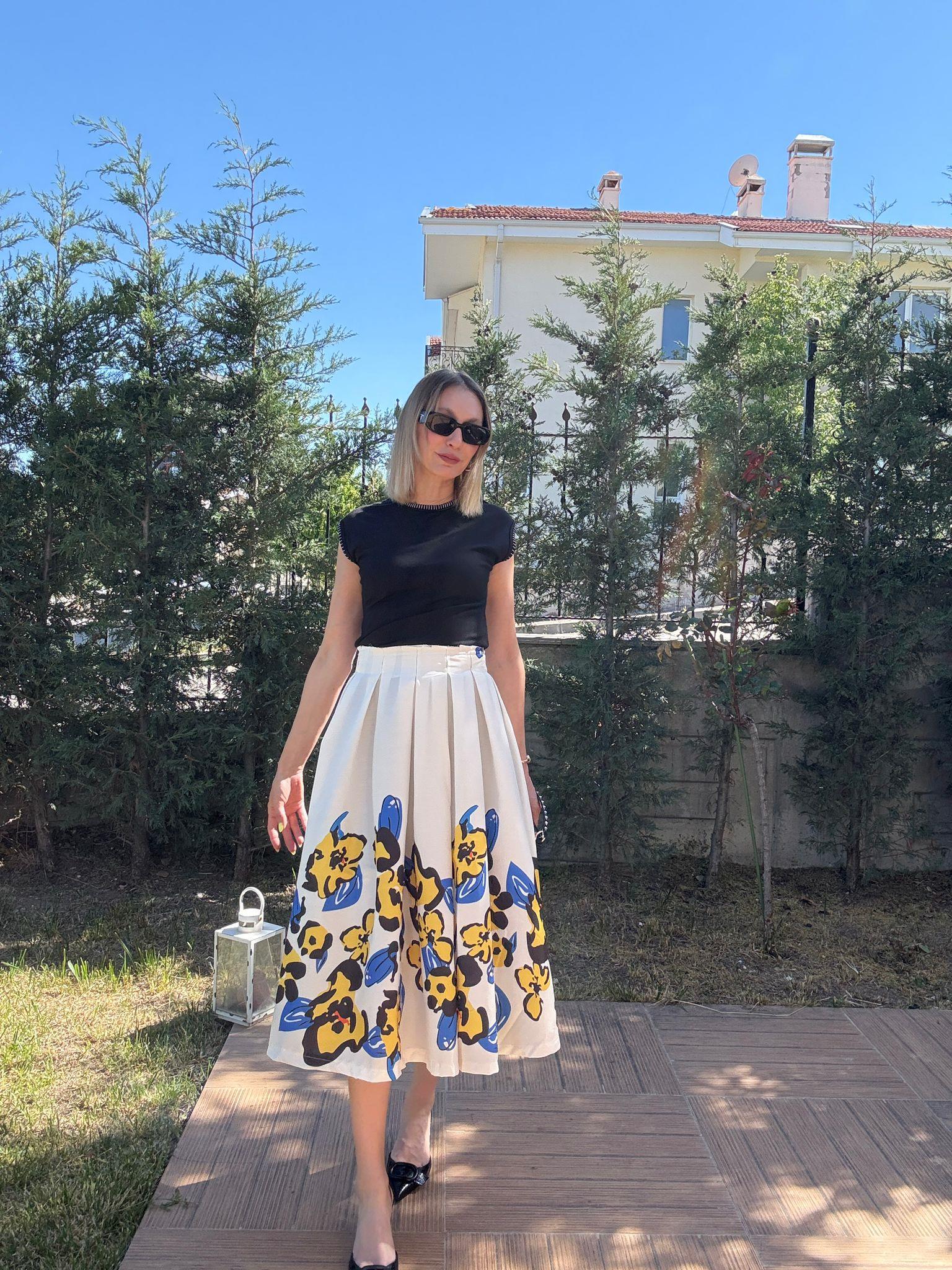 Ekru-Mavi Çiçek Baskılı Pileli Kloş Etek