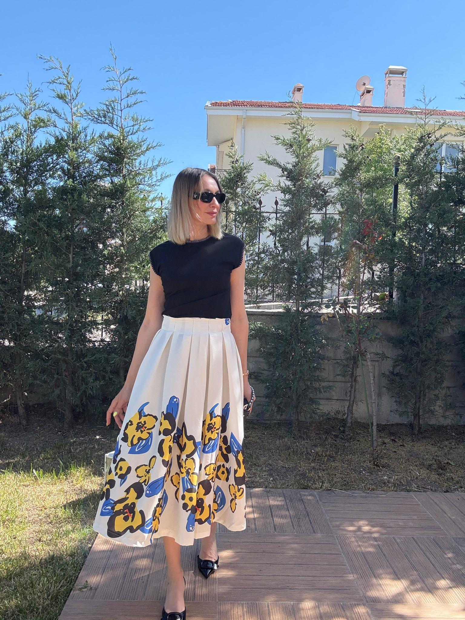 Ekru-Mavi Çiçek Baskılı Pileli Kloş Etek