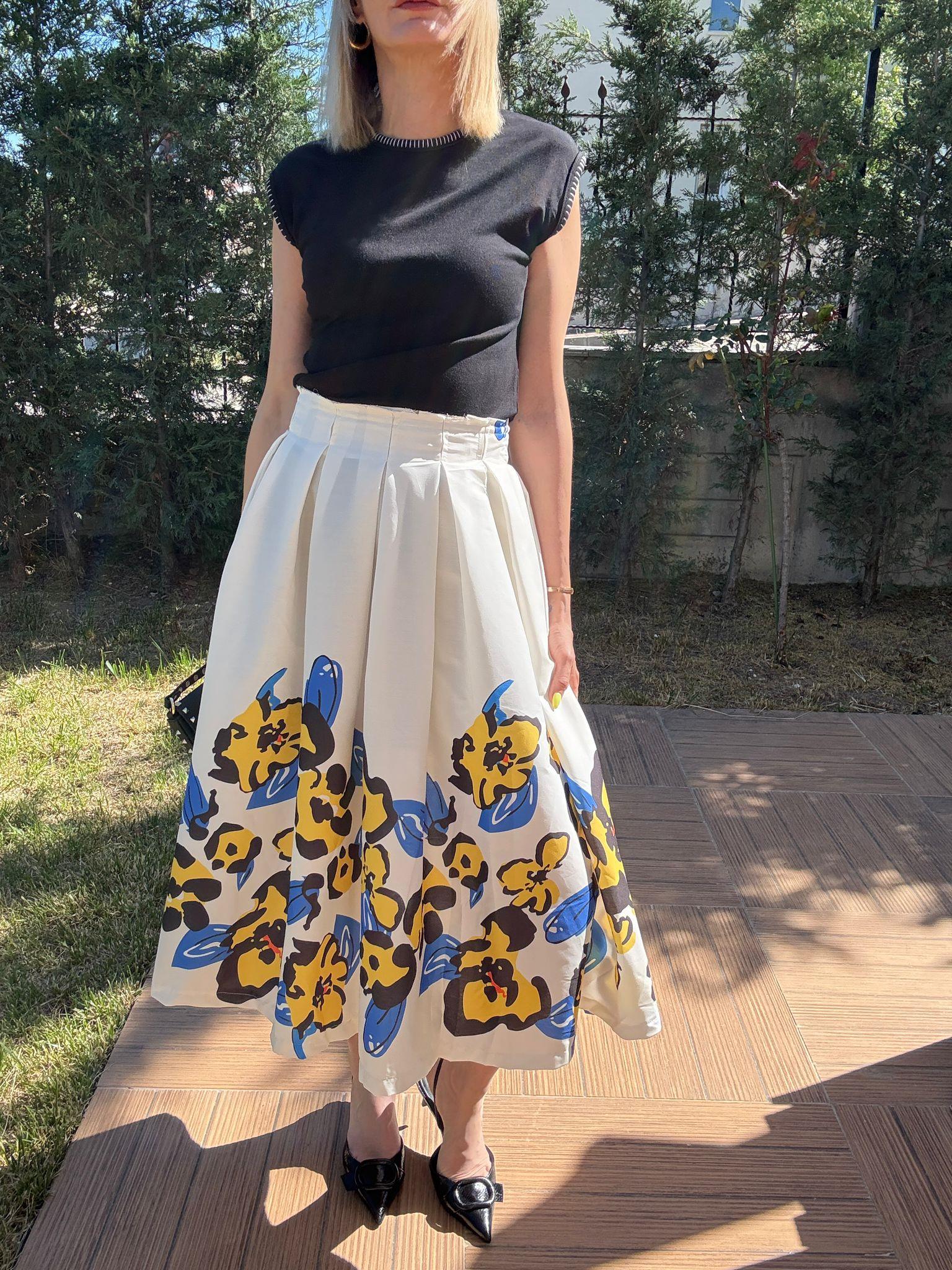 Ekru-Mavi Çiçek Baskılı Pileli Kloş Etek