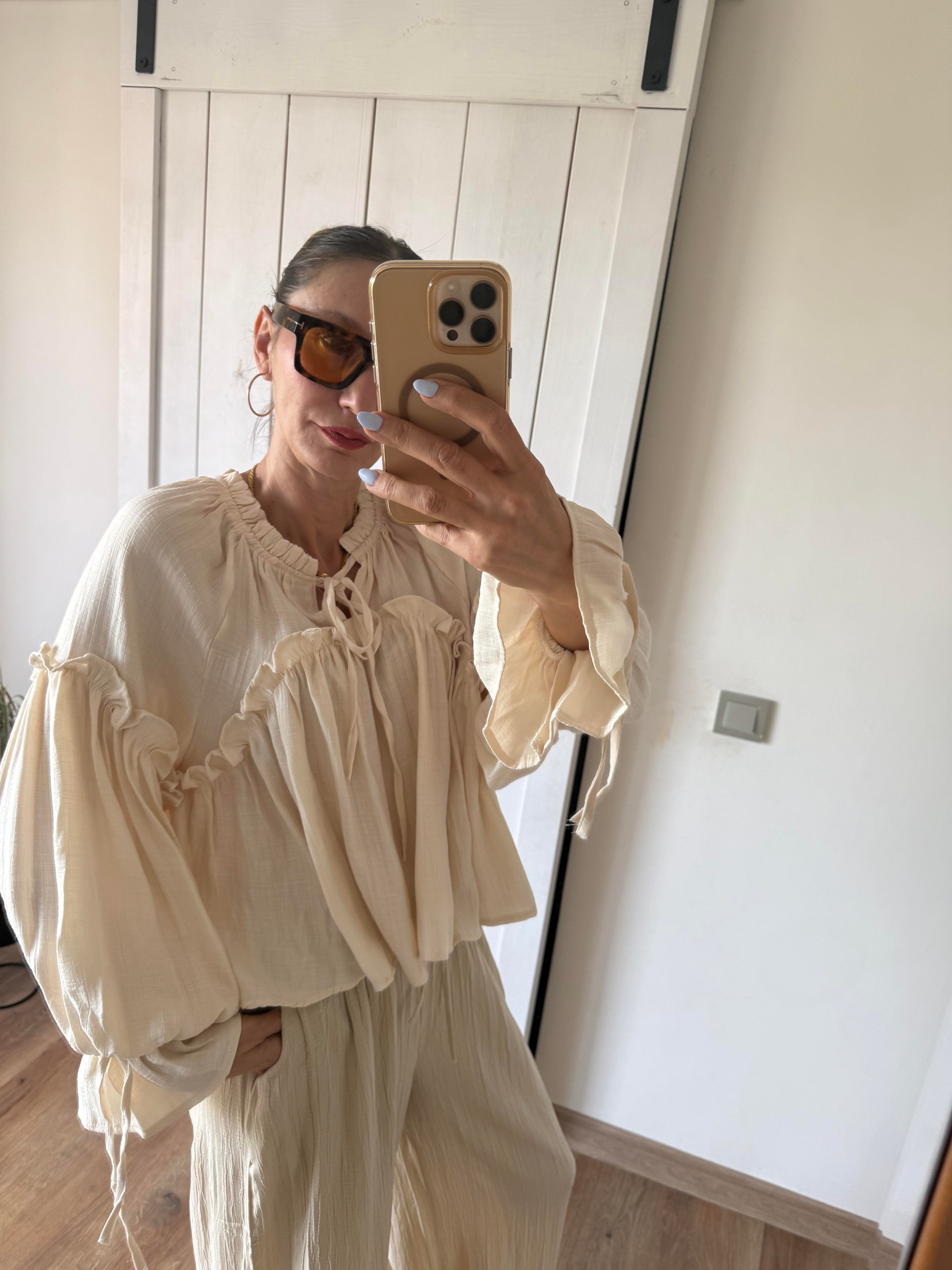 Ekru Yaka Bağçıklı Geniş Kol Fırfırlı Bluz