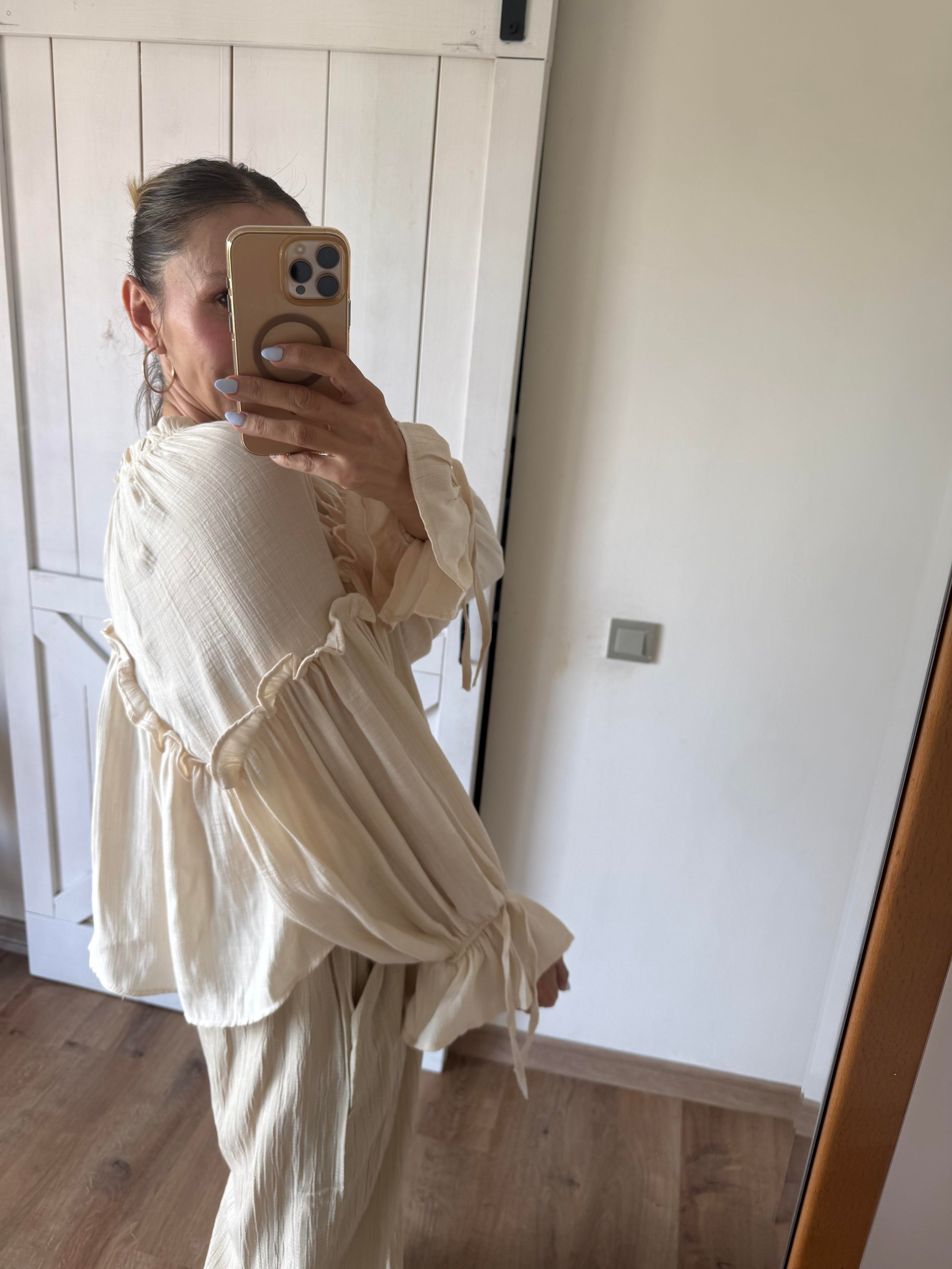 Ekru Yaka Bağçıklı Geniş Kol Fırfırlı Bluz