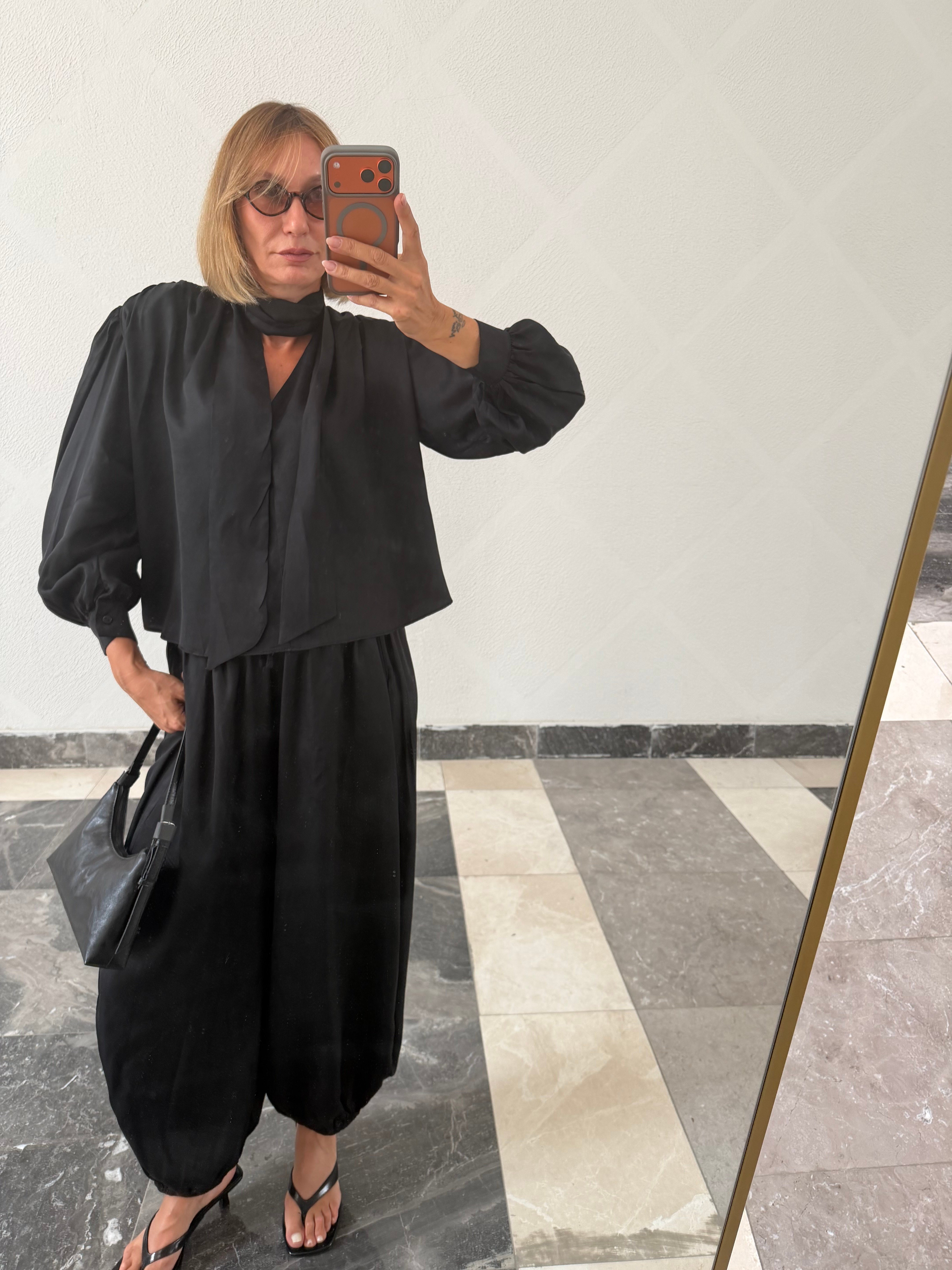 Fularlı Marilyn Siyah Bluz