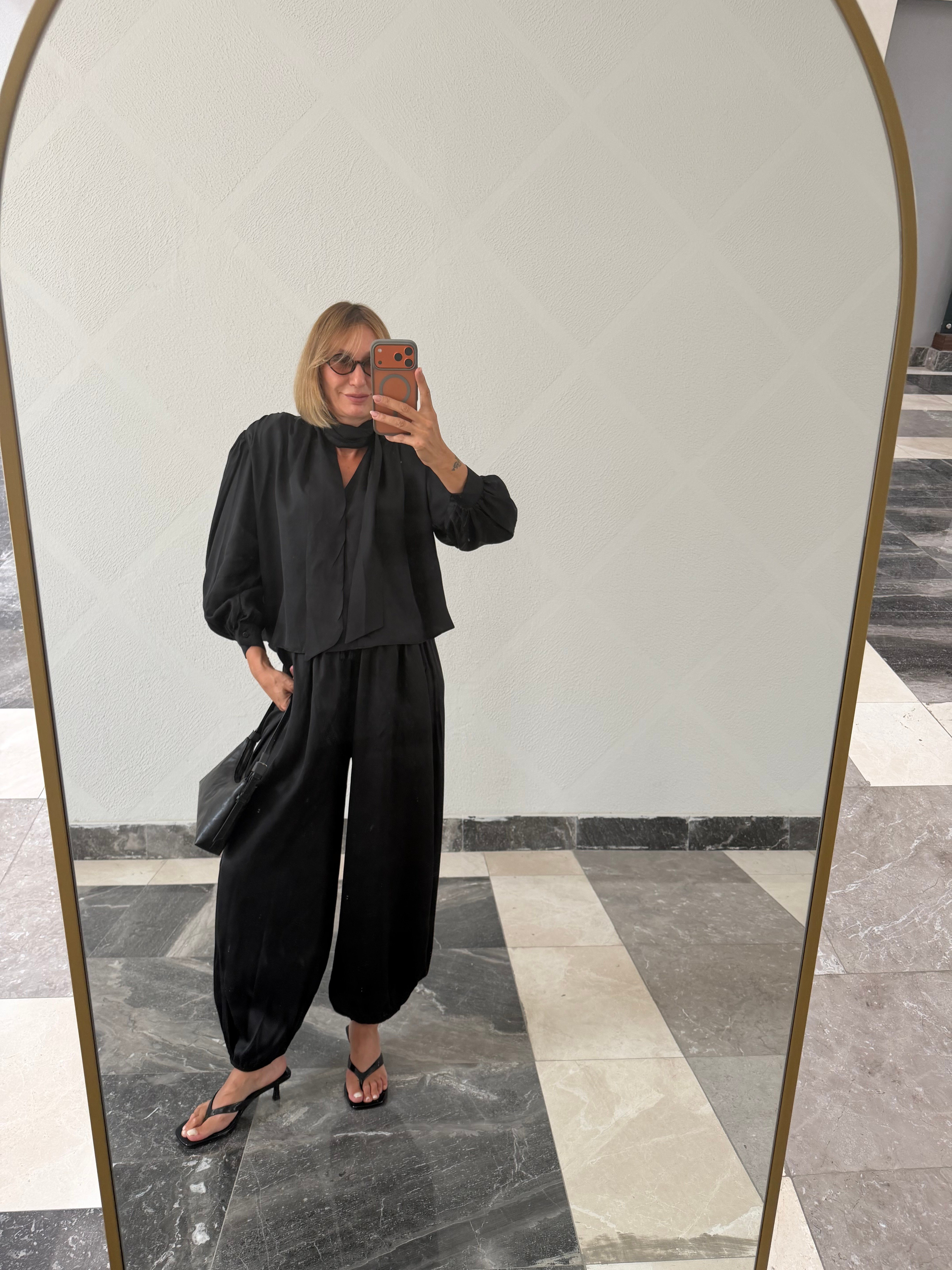 Fularlı Marilyn Siyah Bluz