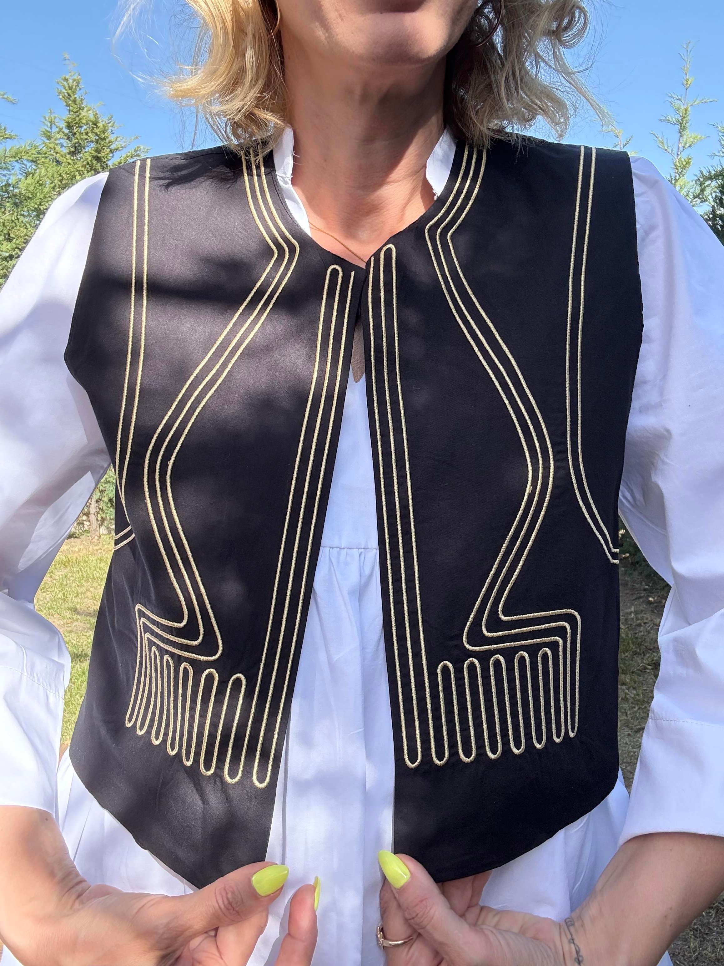 Gold Dikiş Desenli Yelek