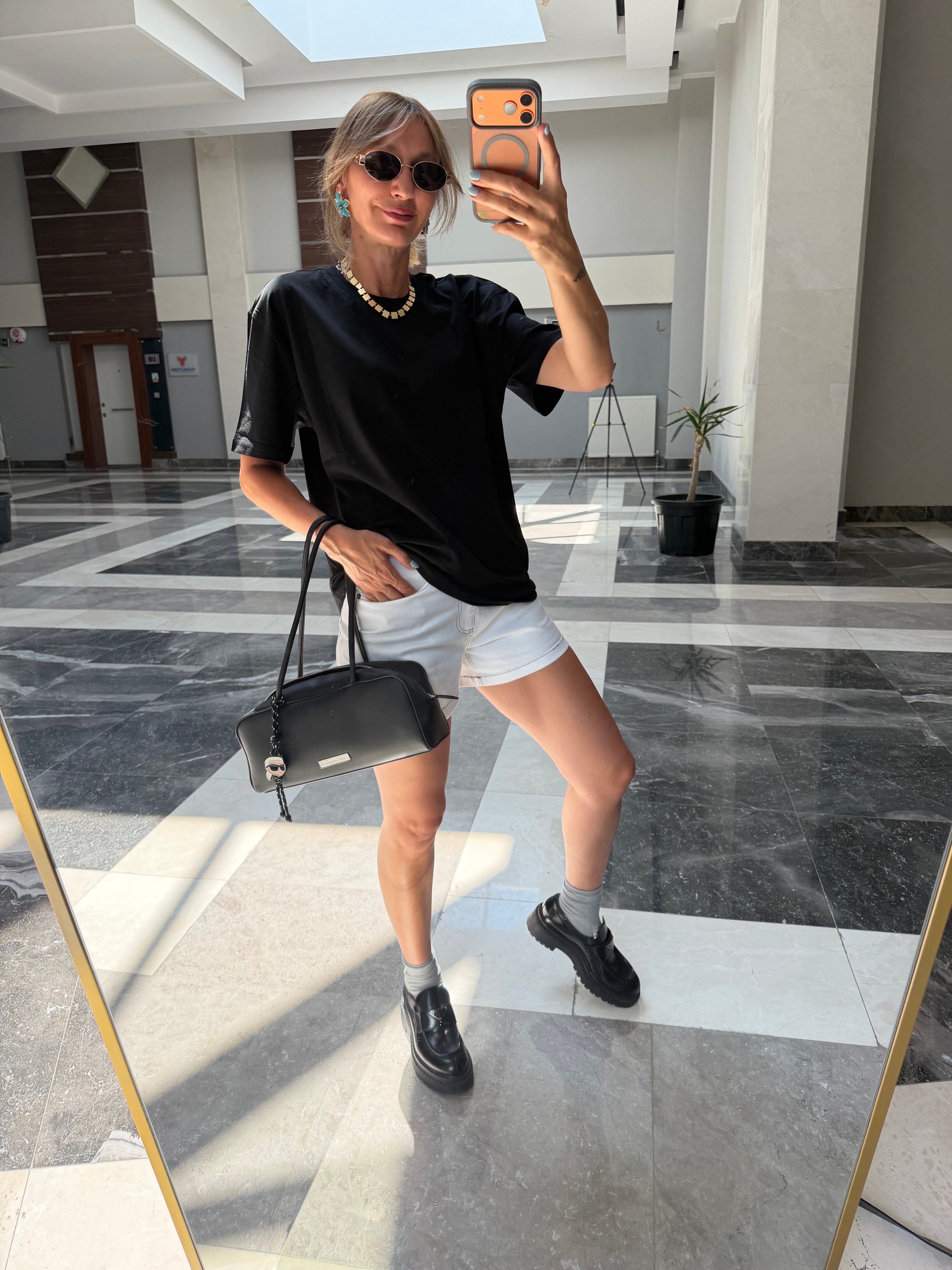 Goose Arkası Nakışlı Siyah Tshirt