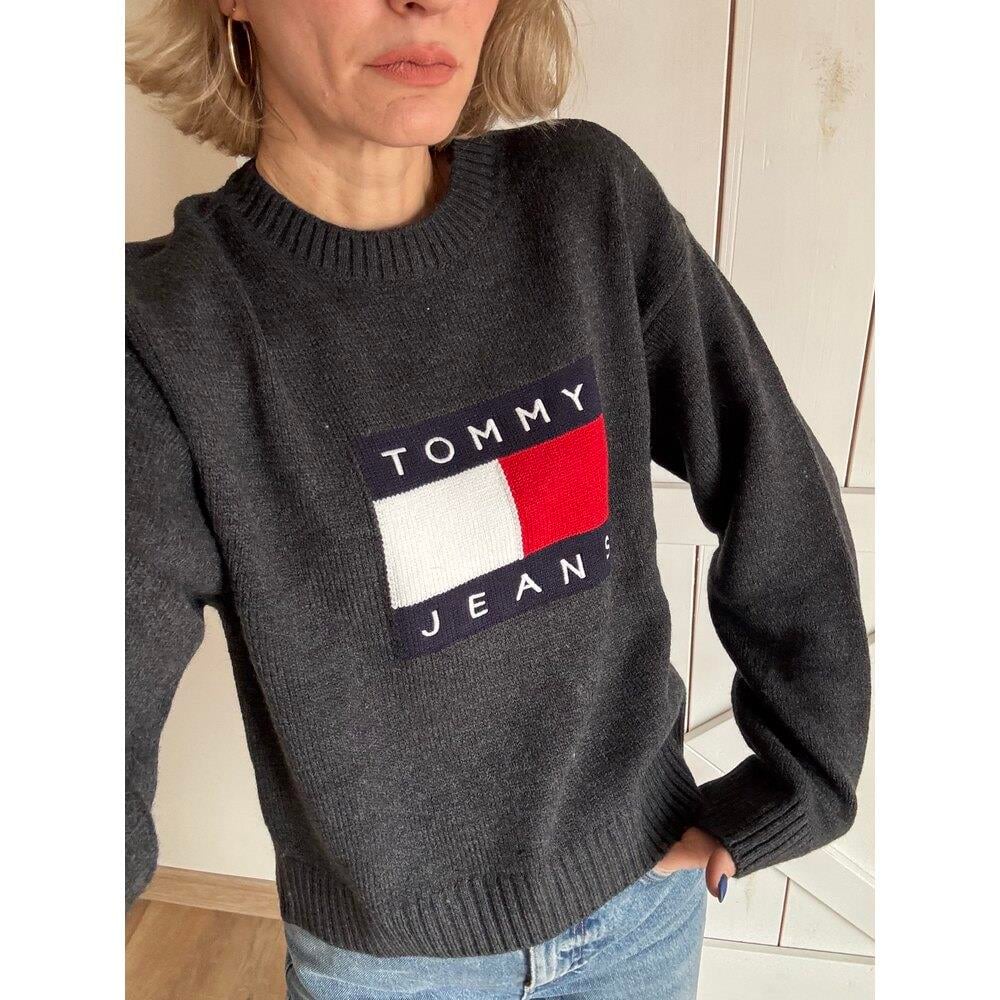 Gri Yuvarlak Yakalı Nakışlı Kazak