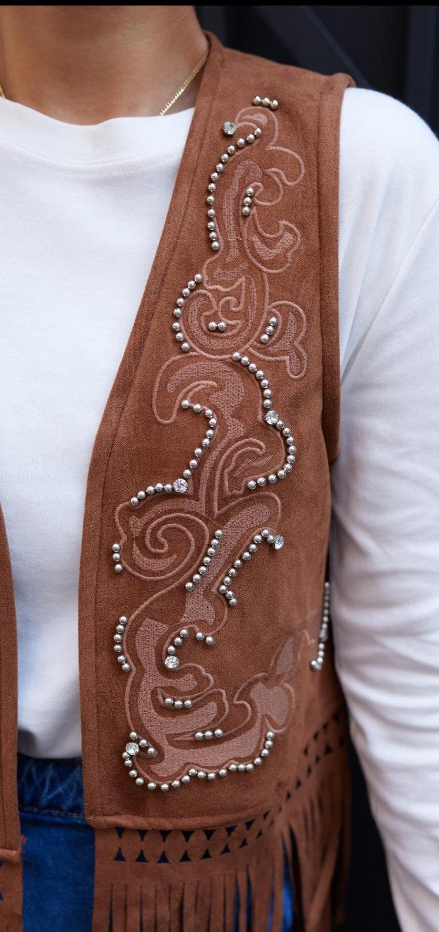 Kahve Nakışlı Taş Baskılı Püskül Detaylı Süet Yelek