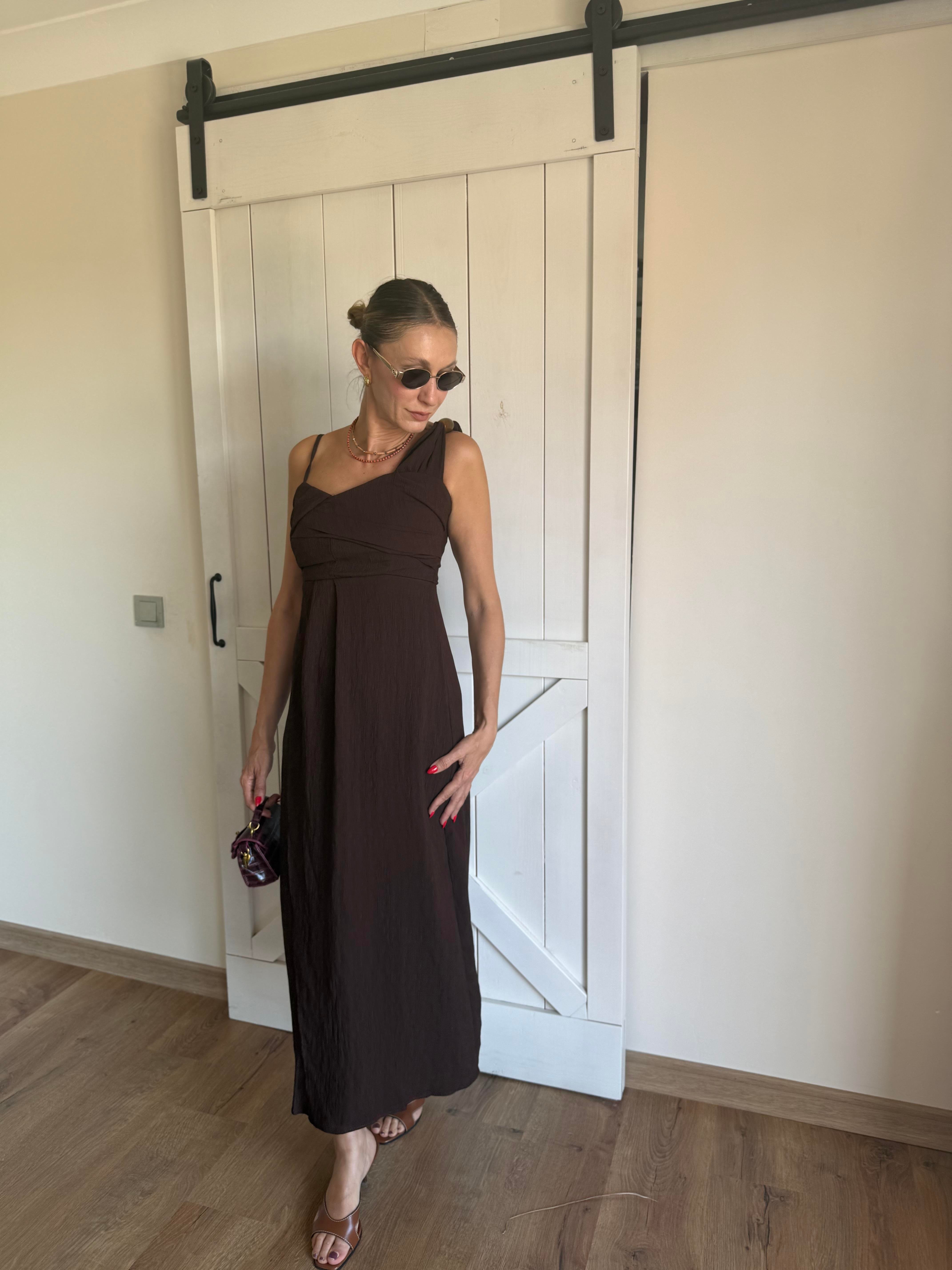 Kahverengi Aksesuarlı Tek Omuz Elbise