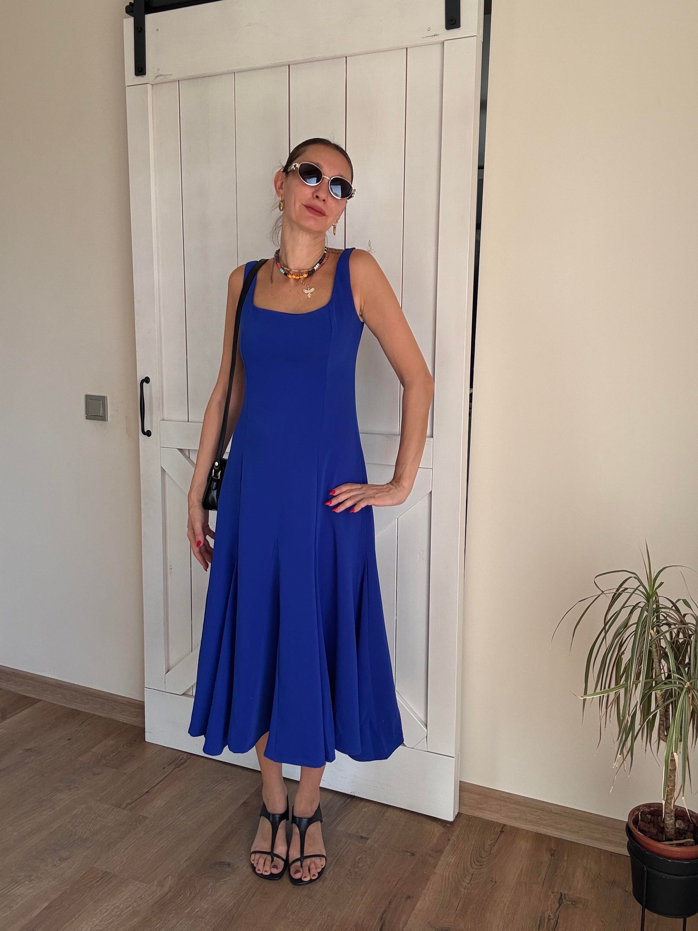 Kare Yaka Askılı Lacivert Elbise