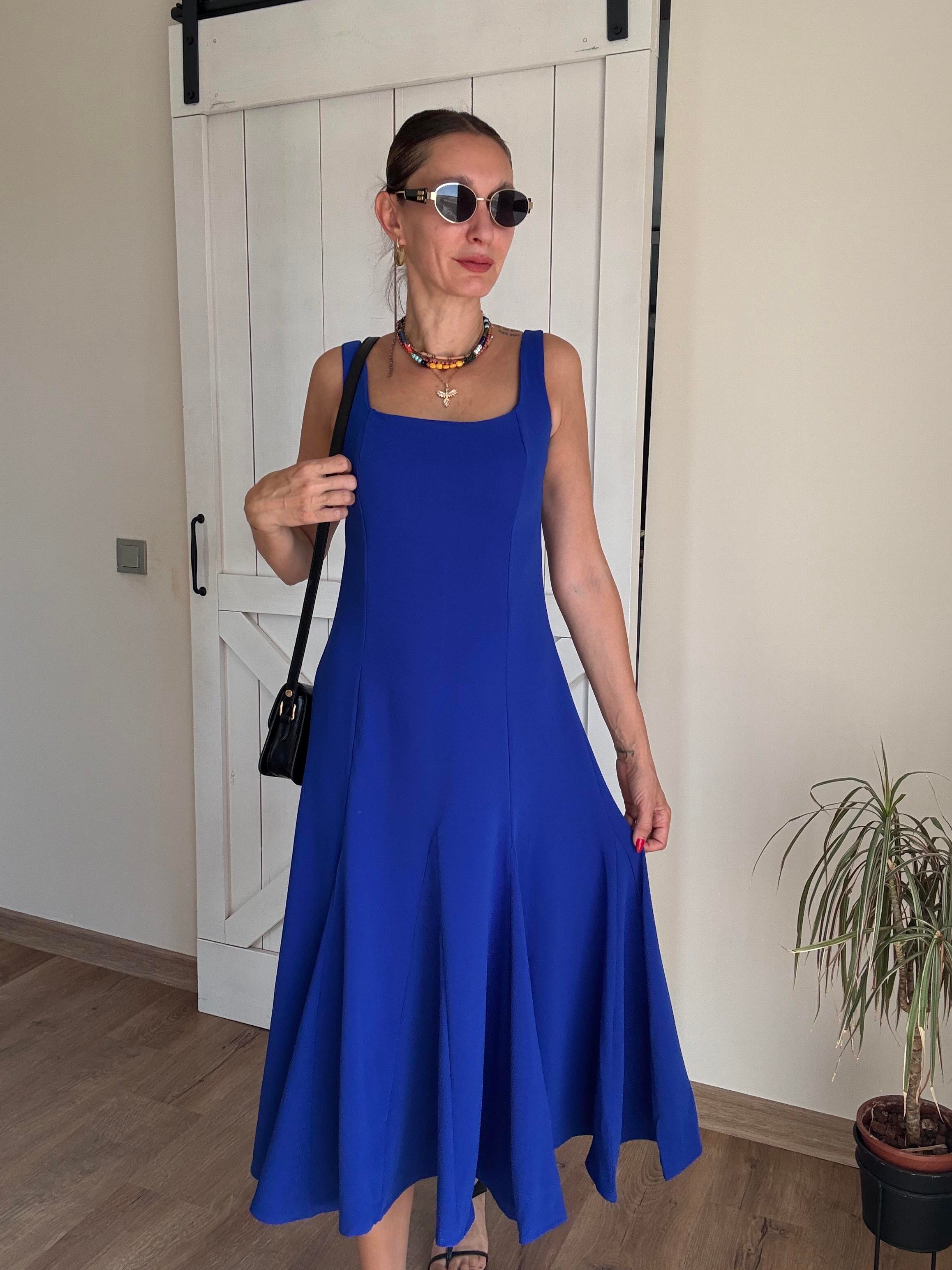 Kare Yaka Askılı Lacivert Elbise