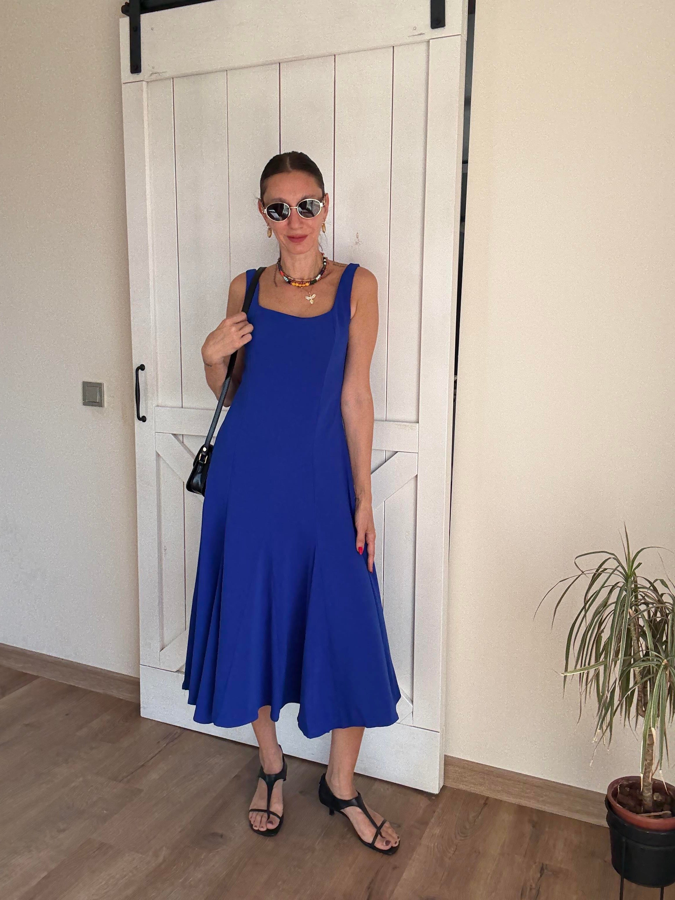 Kare Yaka Askılı Lacivert Elbise