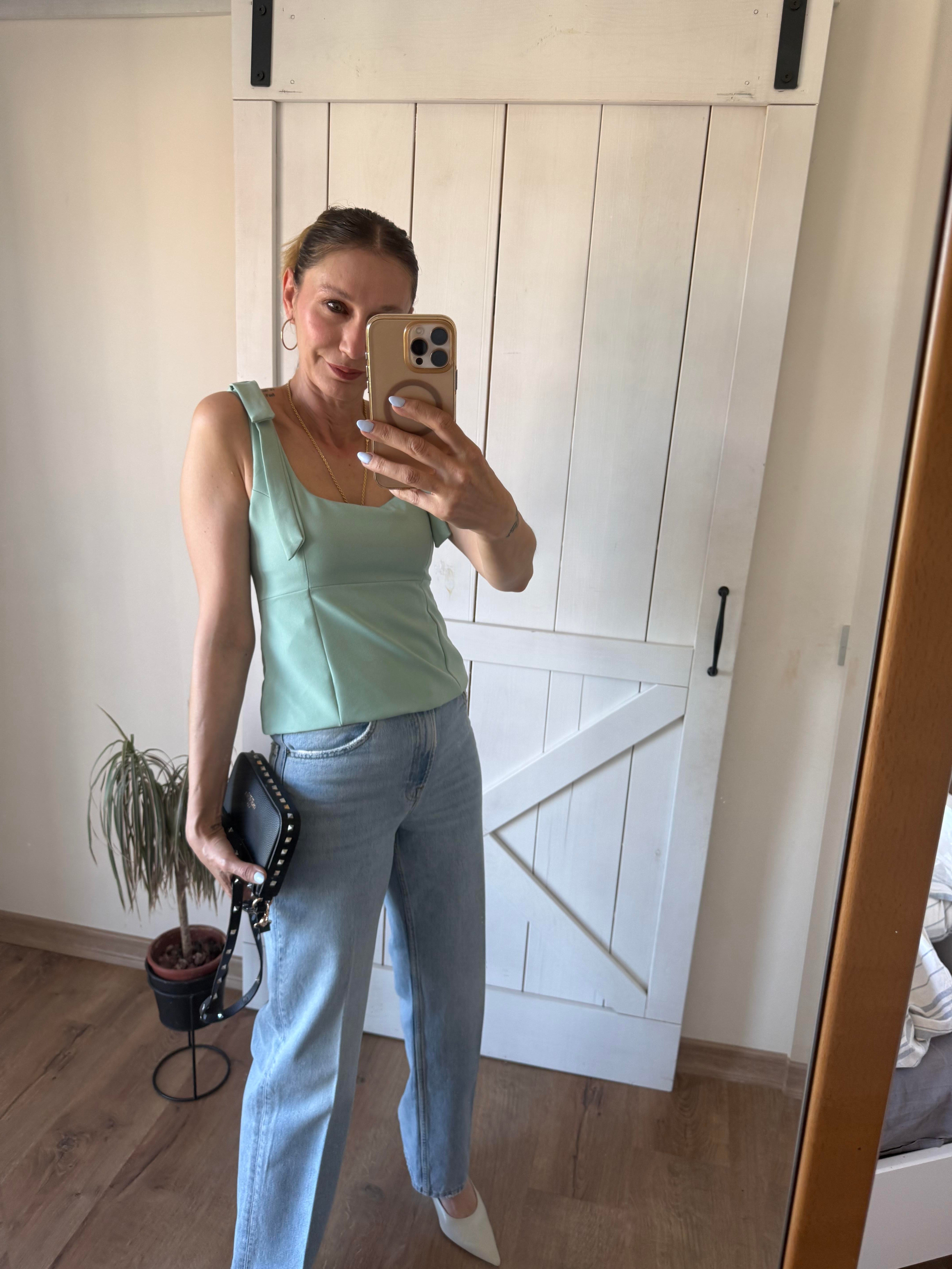 Kare Yaka Fiyonk Detaylı Mint Bluz