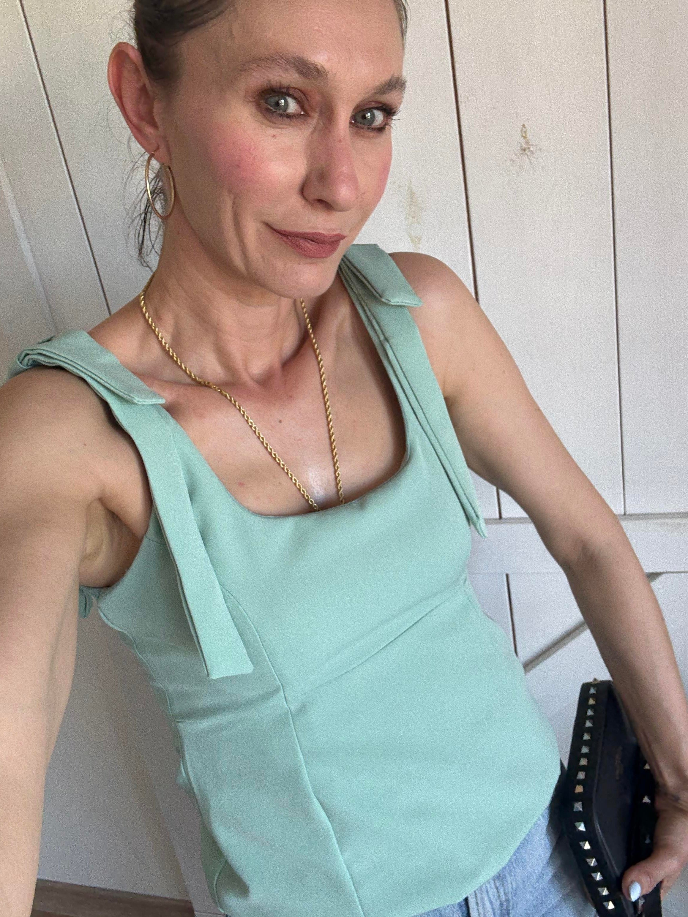 Kare Yaka Fiyonk Detaylı Mint Bluz