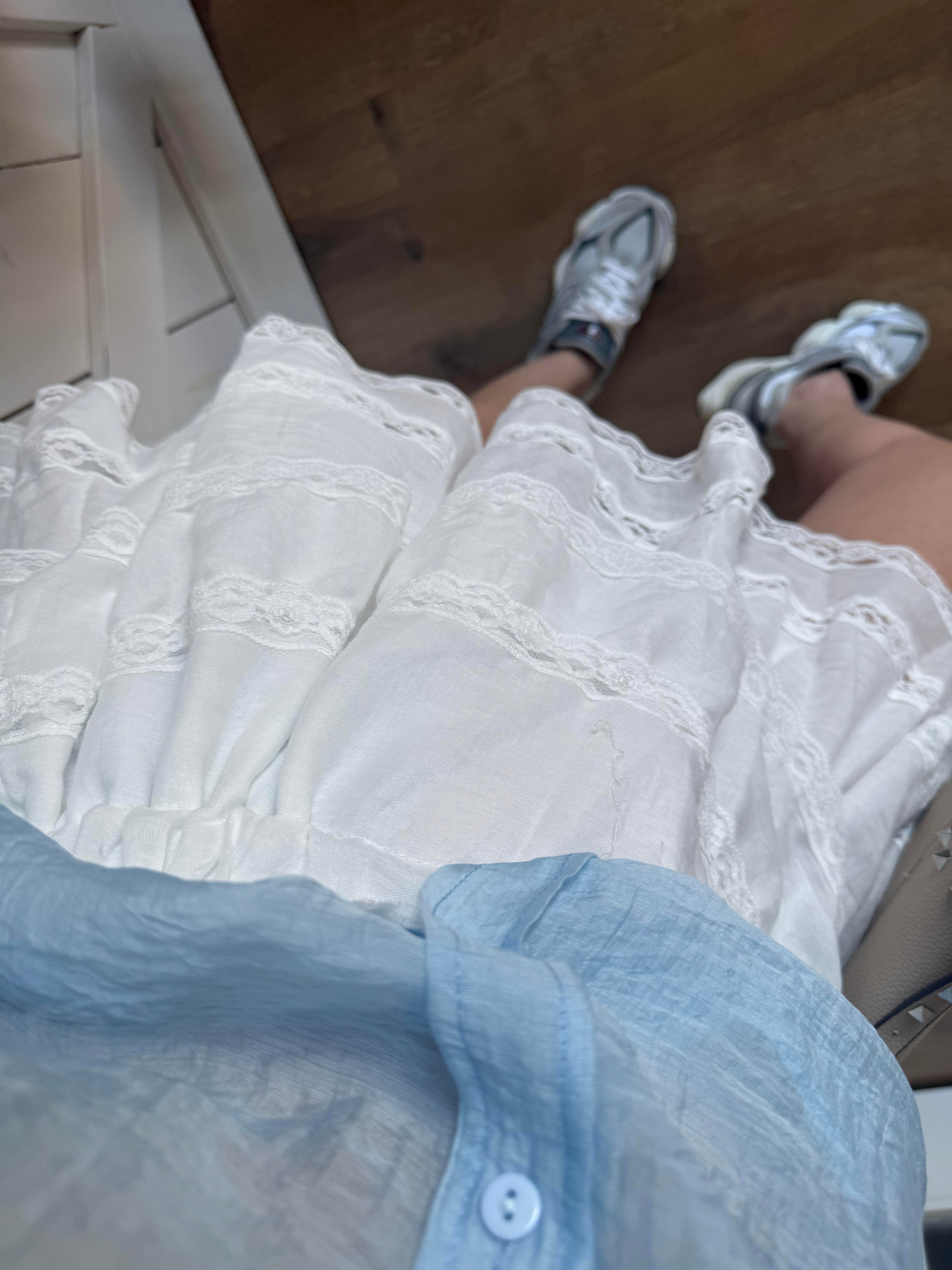 Katlı Mini Beyaz Dantelli Etek