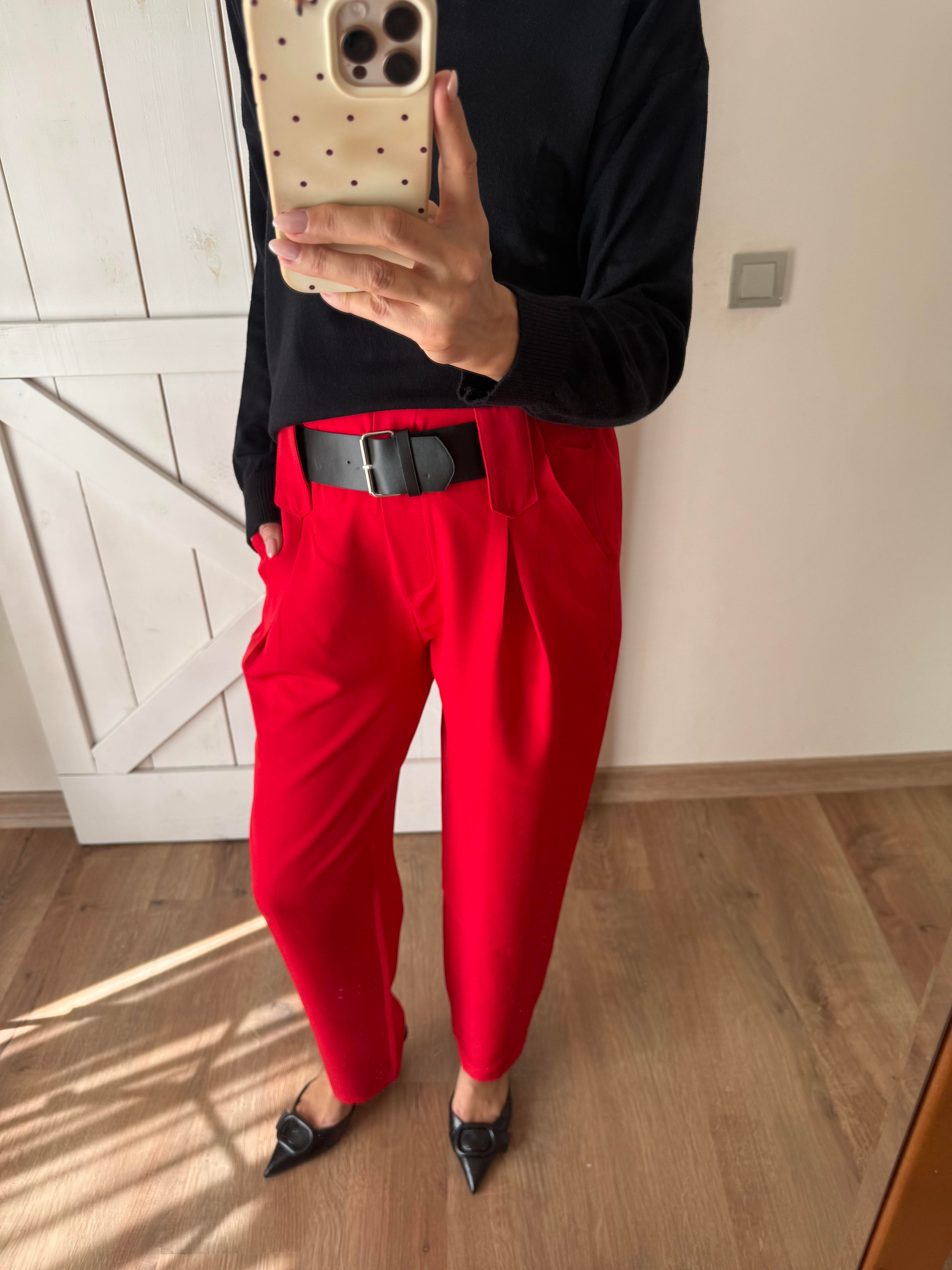 Kemer Detaylı Kırmızı Pantolon