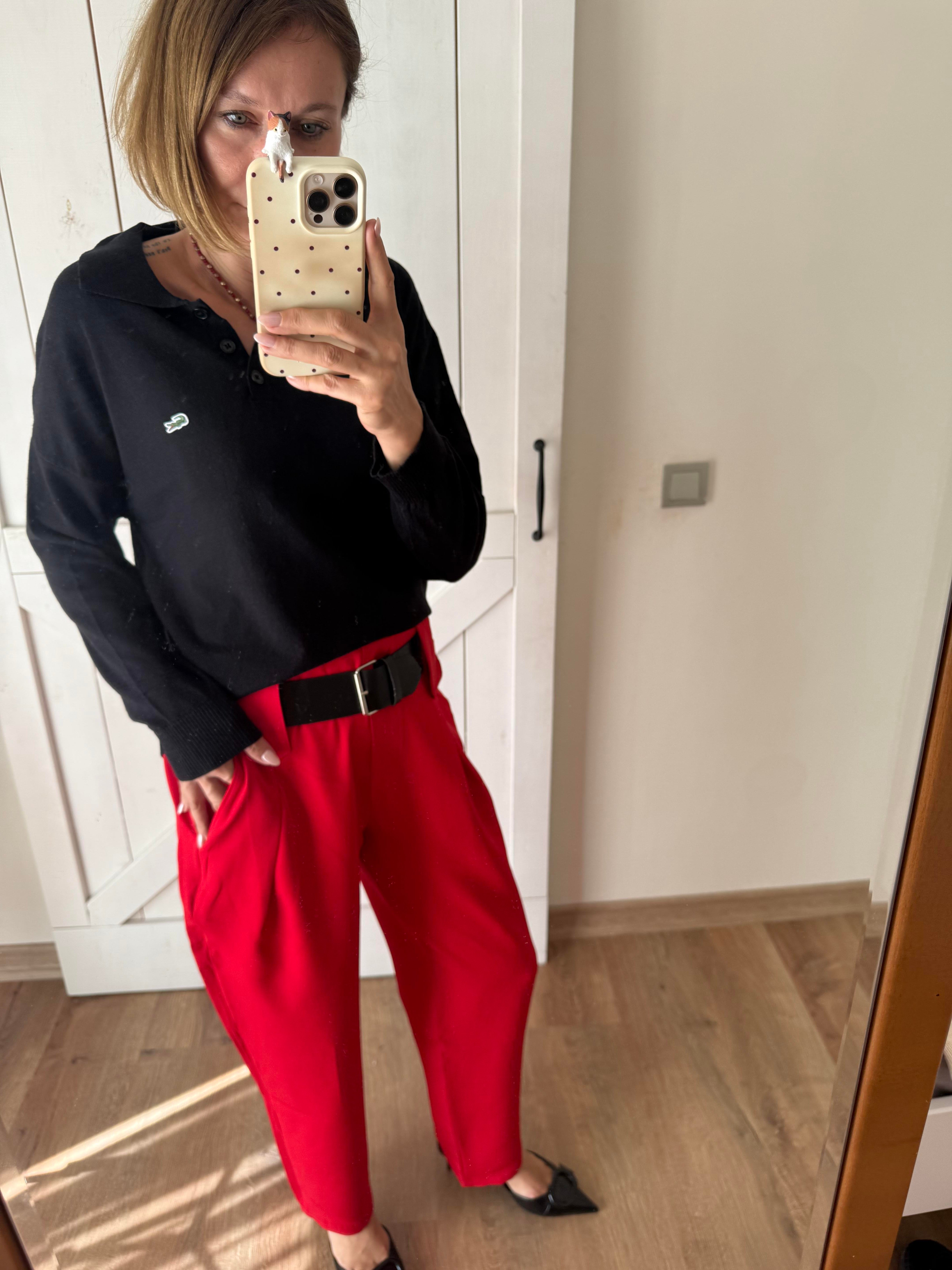 Kemer Detaylı Kırmızı Pantolon