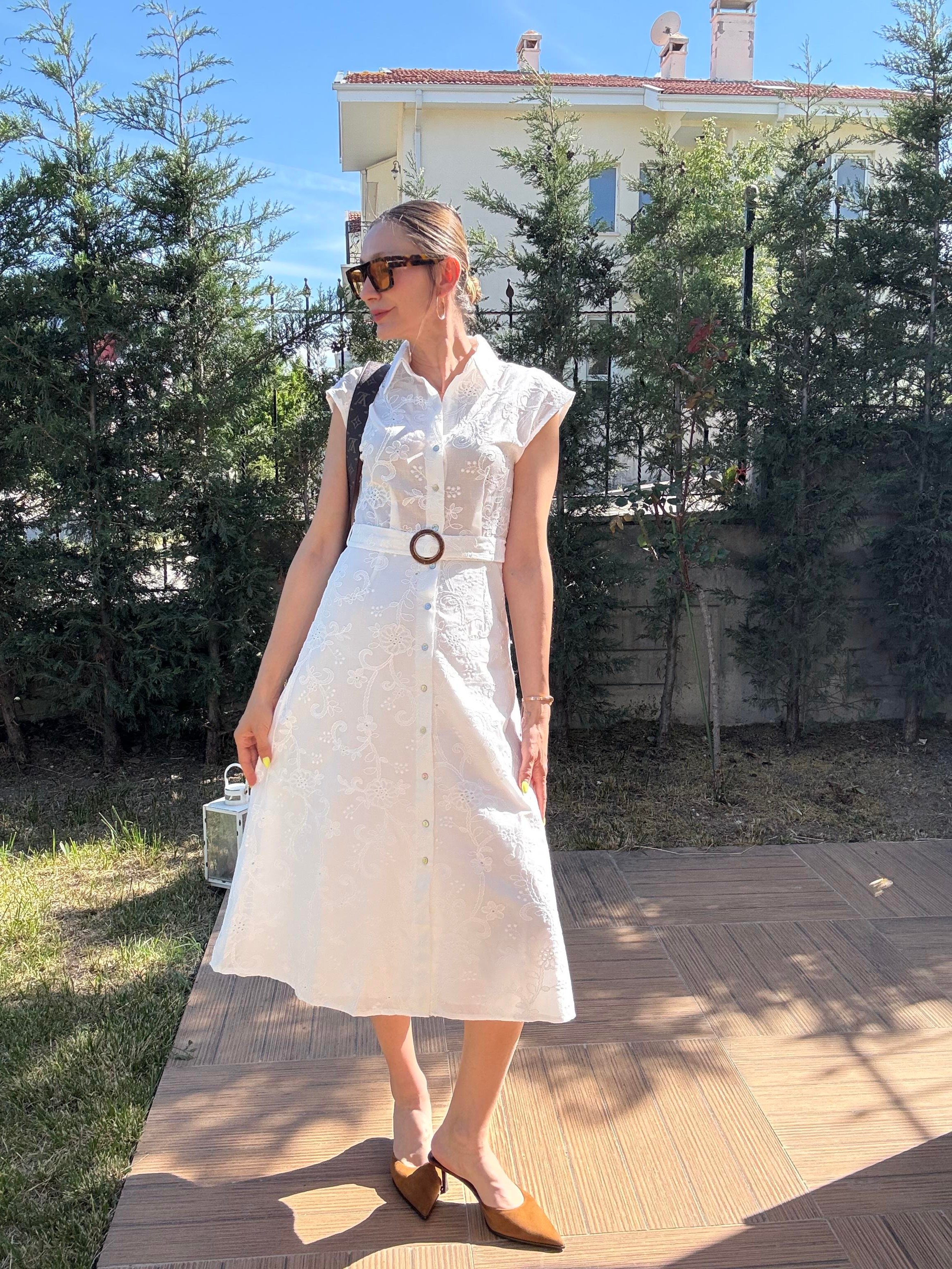 Kemerli İşlemeli Gömlek Elbise