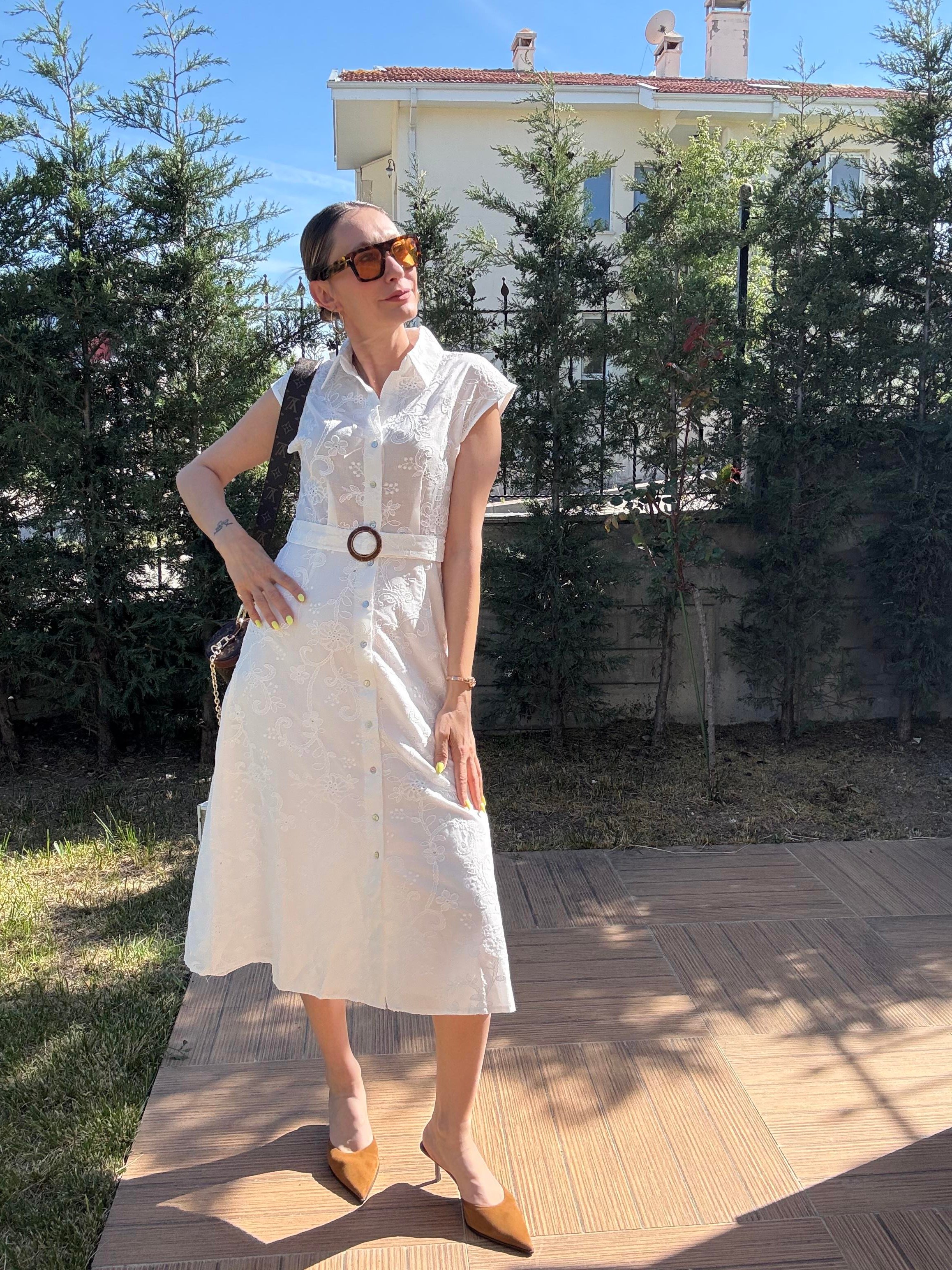 Kemerli İşlemeli Gömlek Elbise