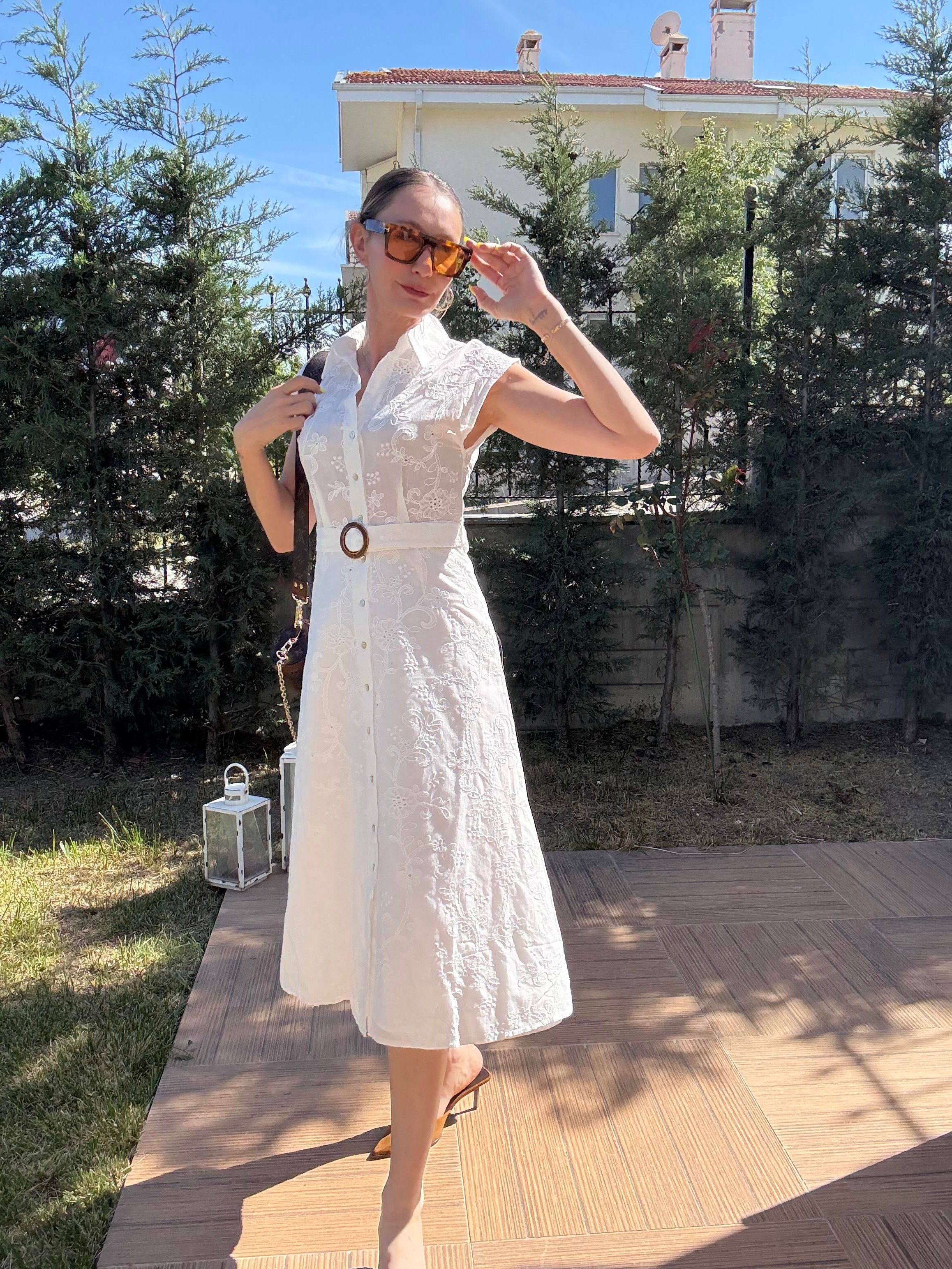 Kemerli İşlemeli Gömlek Elbise