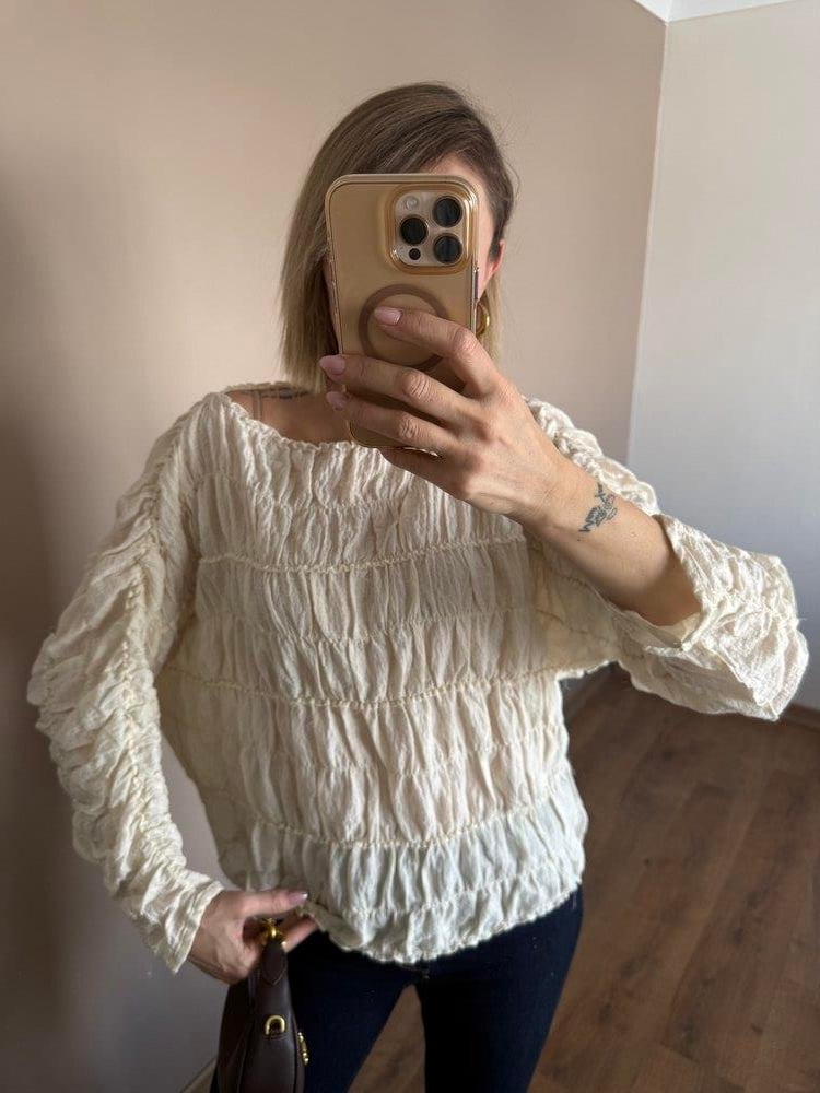 Kırık Beyaz Büzgü Dökümlü Gömlek