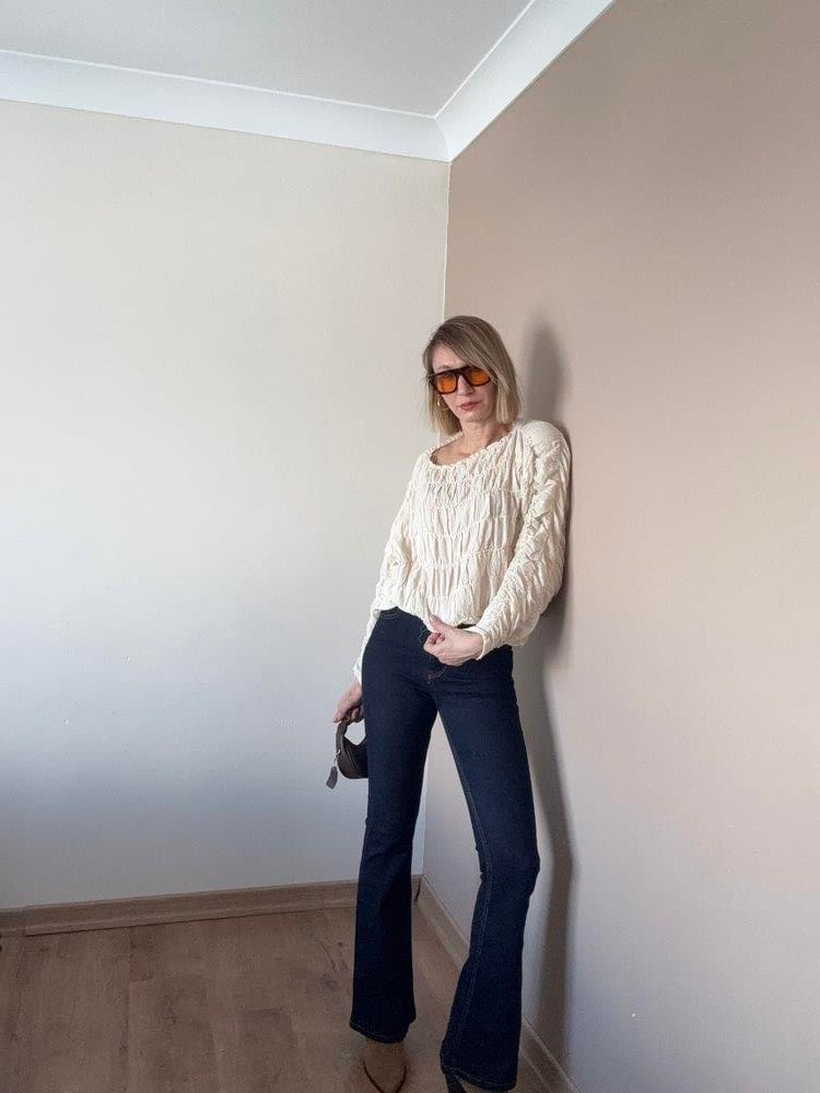 Kırık Beyaz Büzgü Dökümlü Gömlek