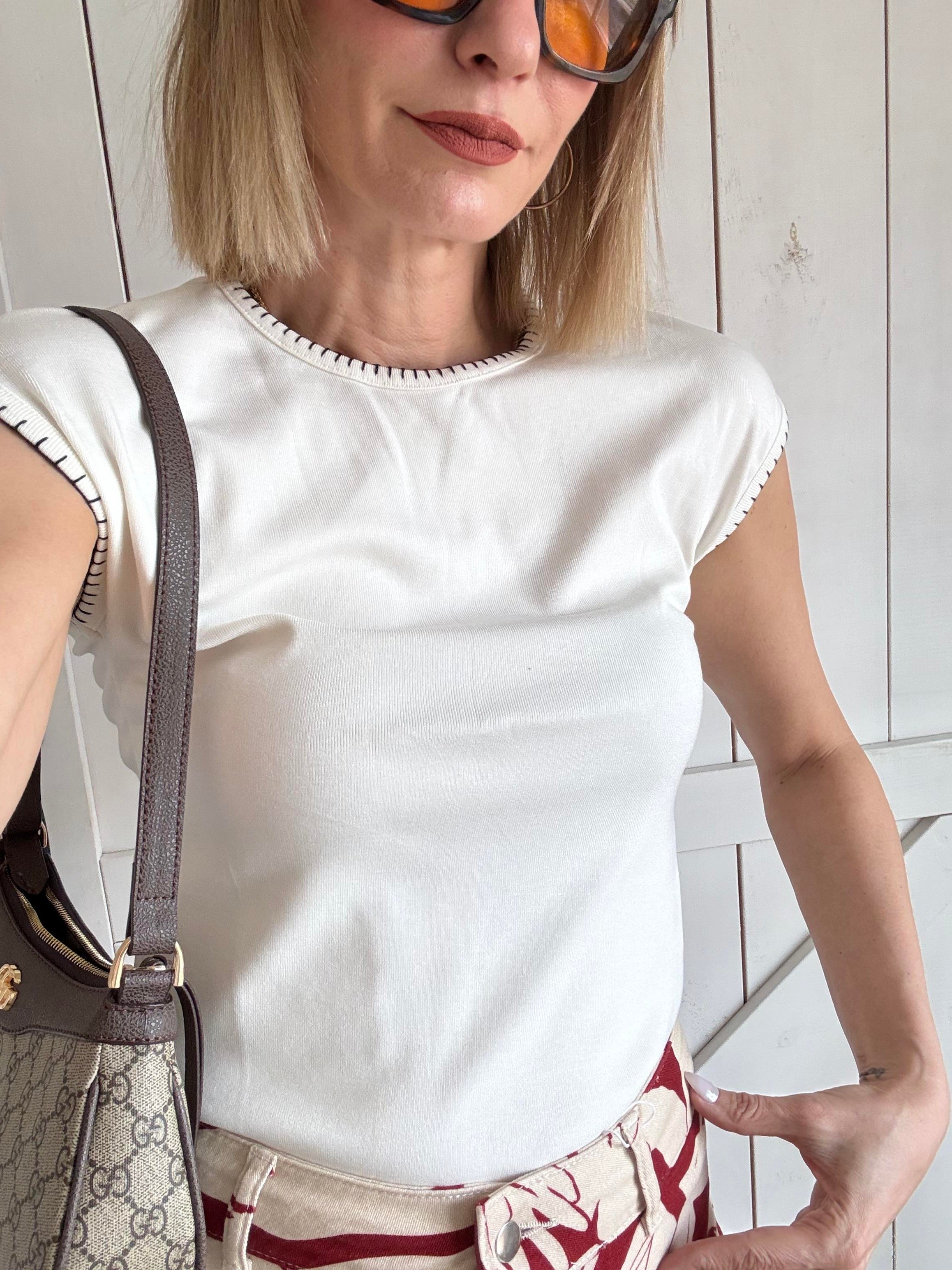 Kırık Beyaz Kroşeta Dikişli Tişört