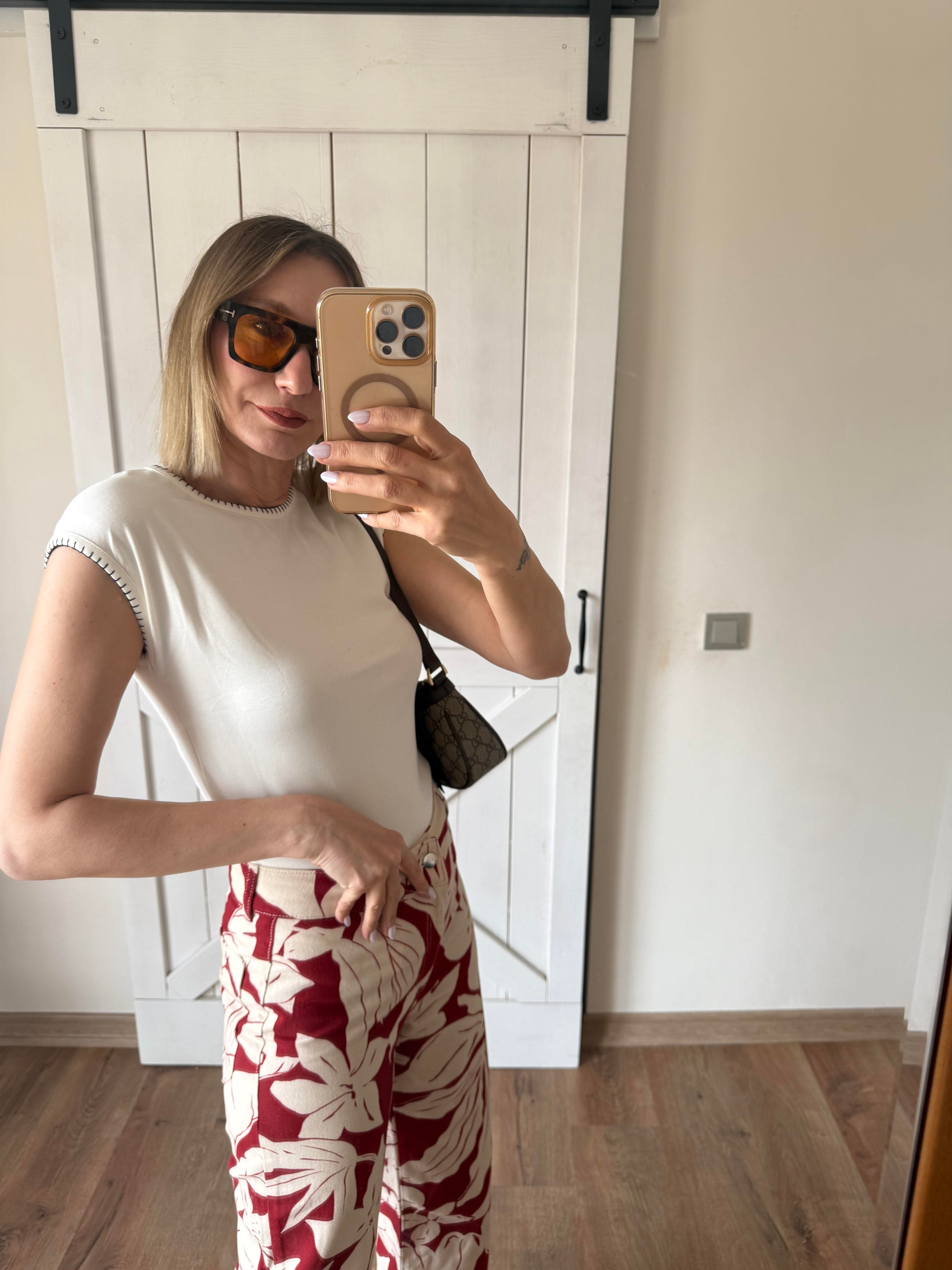 Kırık Beyaz Kroşeta Dikişli Tişört