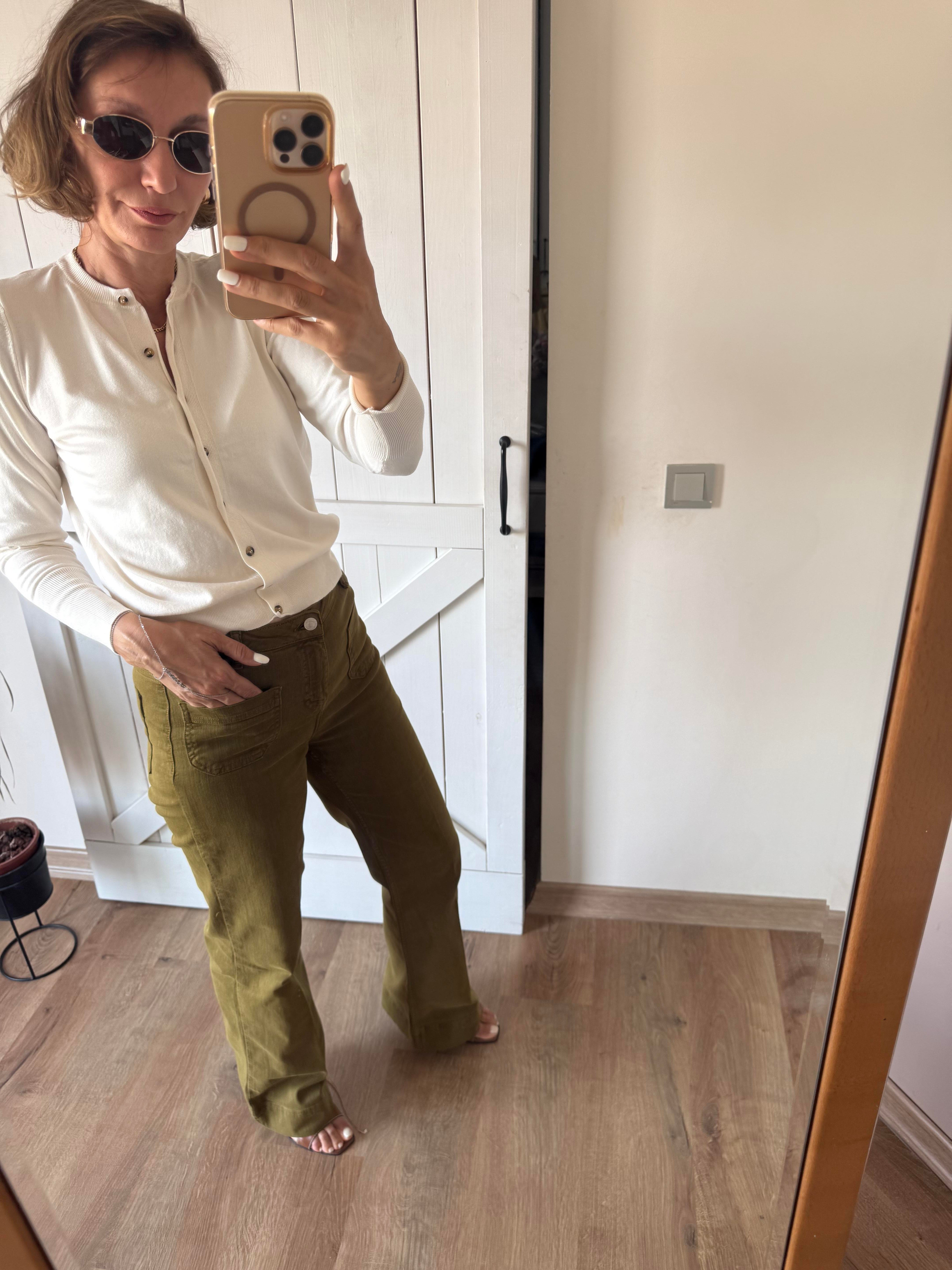 Kırık Beyaz Yumoş Hırka