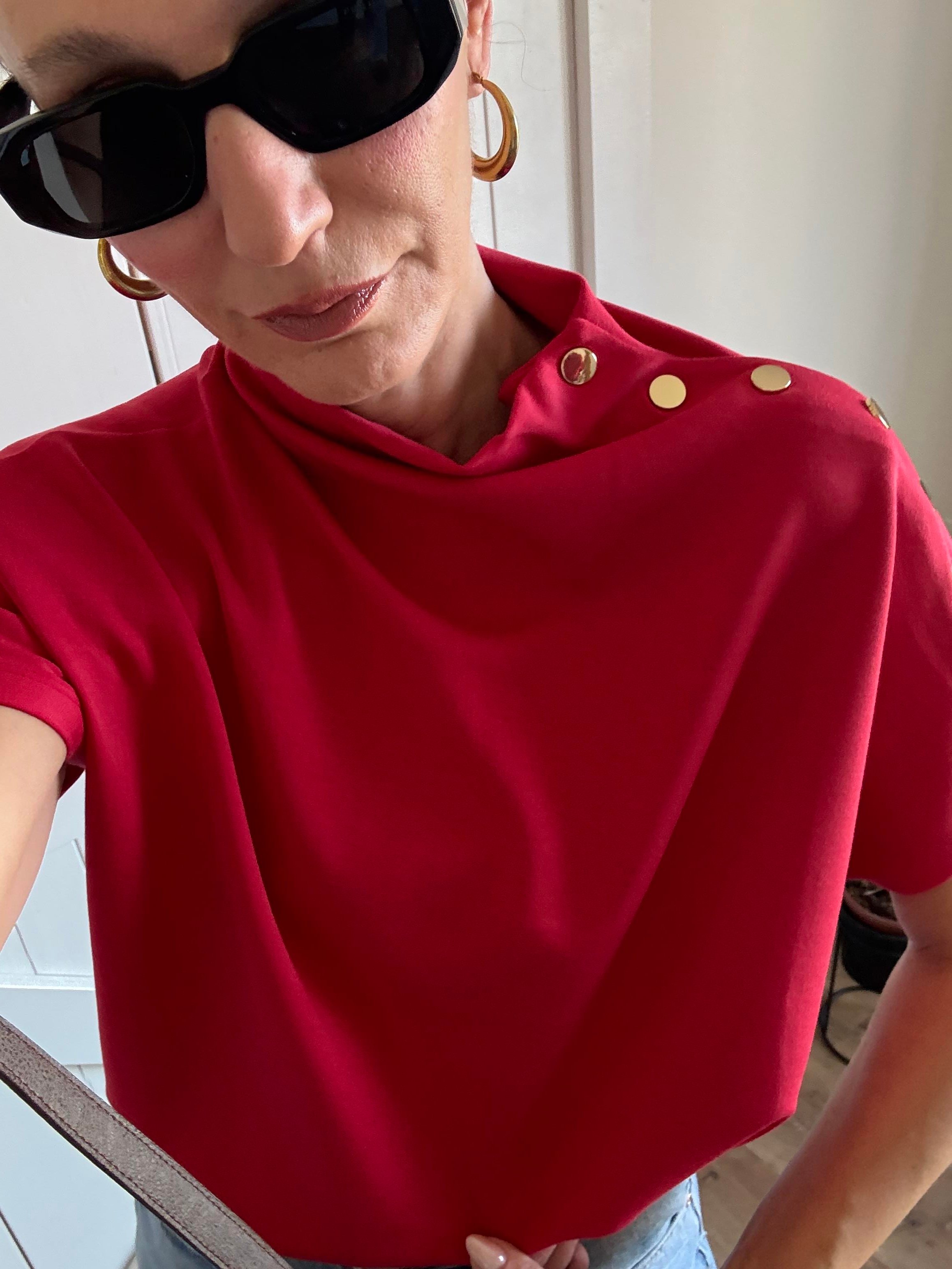 Kırmızı Çıtçıt Detaylı Bluz