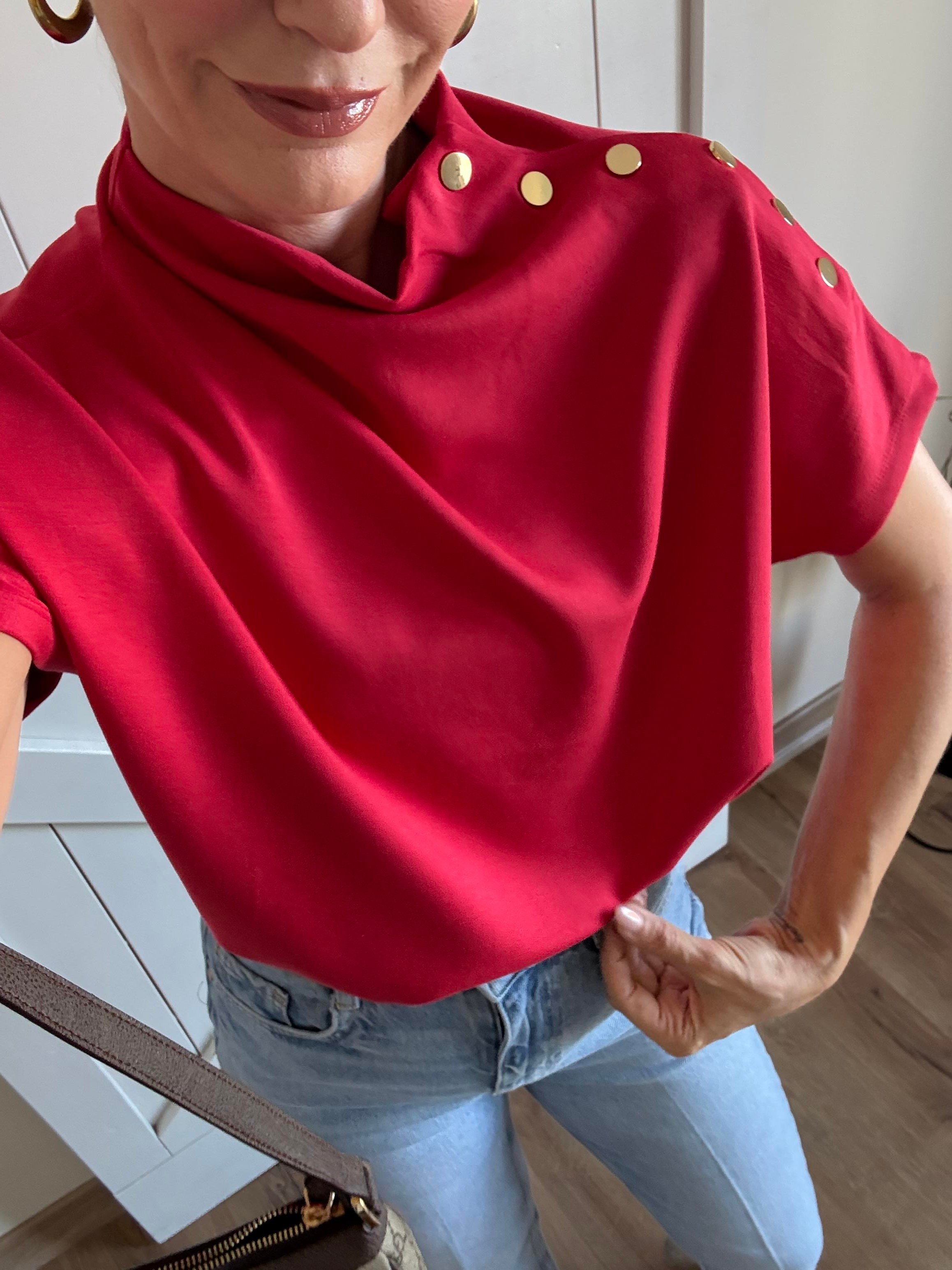 Kırmızı Çıtçıt Detaylı Bluz