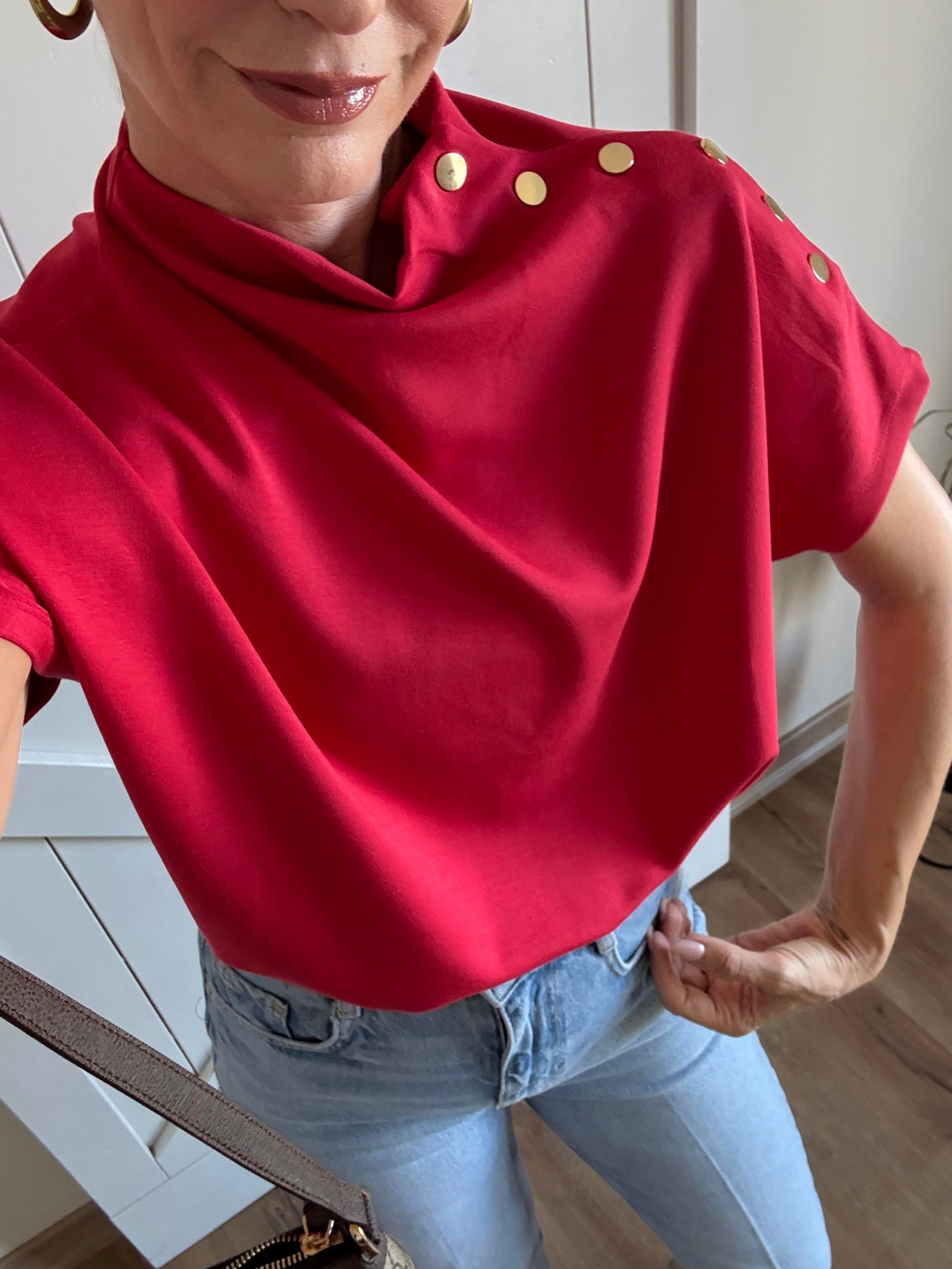 Kırmızı Çıtçıt Detaylı Bluz