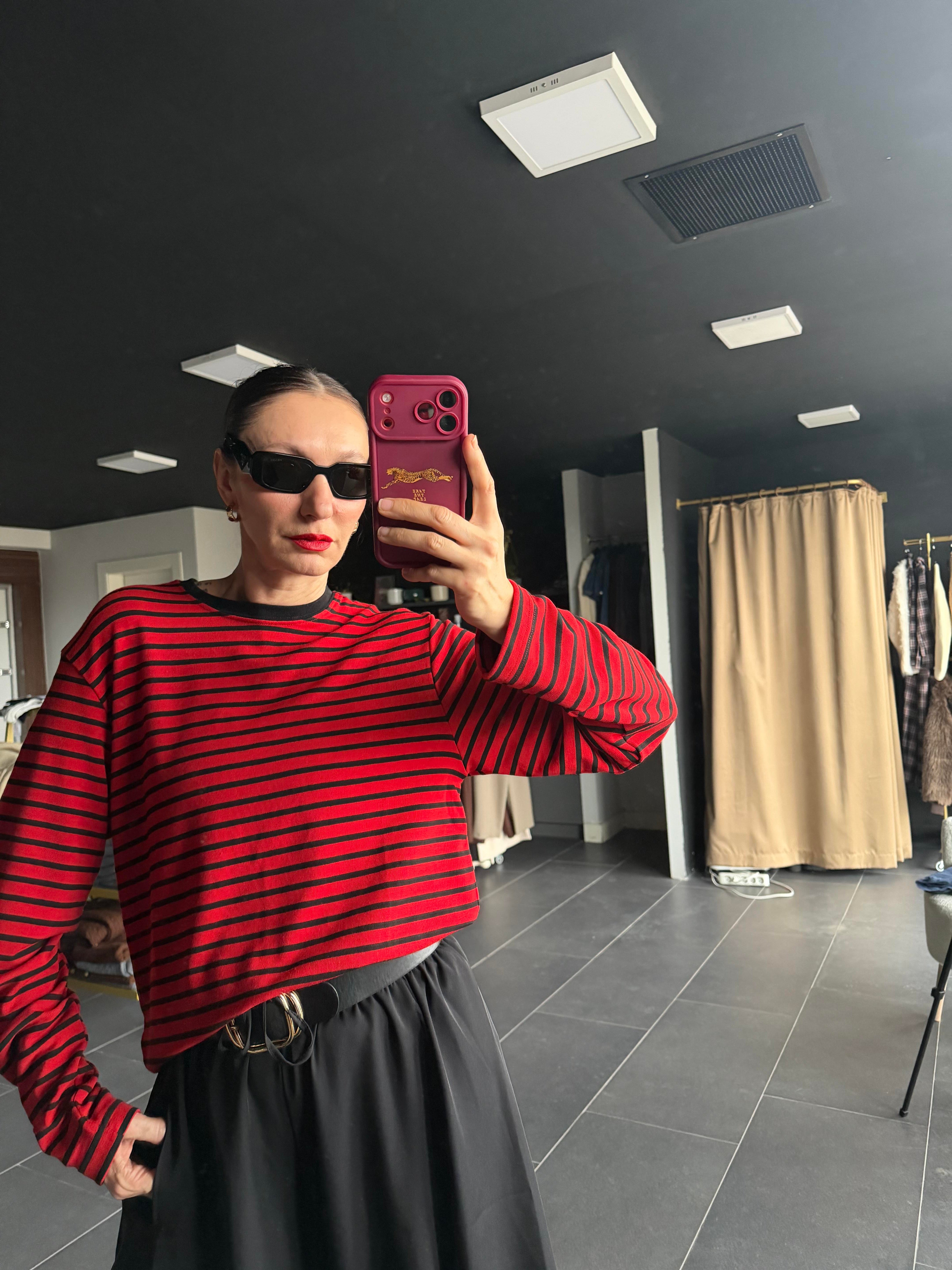 Kırmızı Çizgili Basic