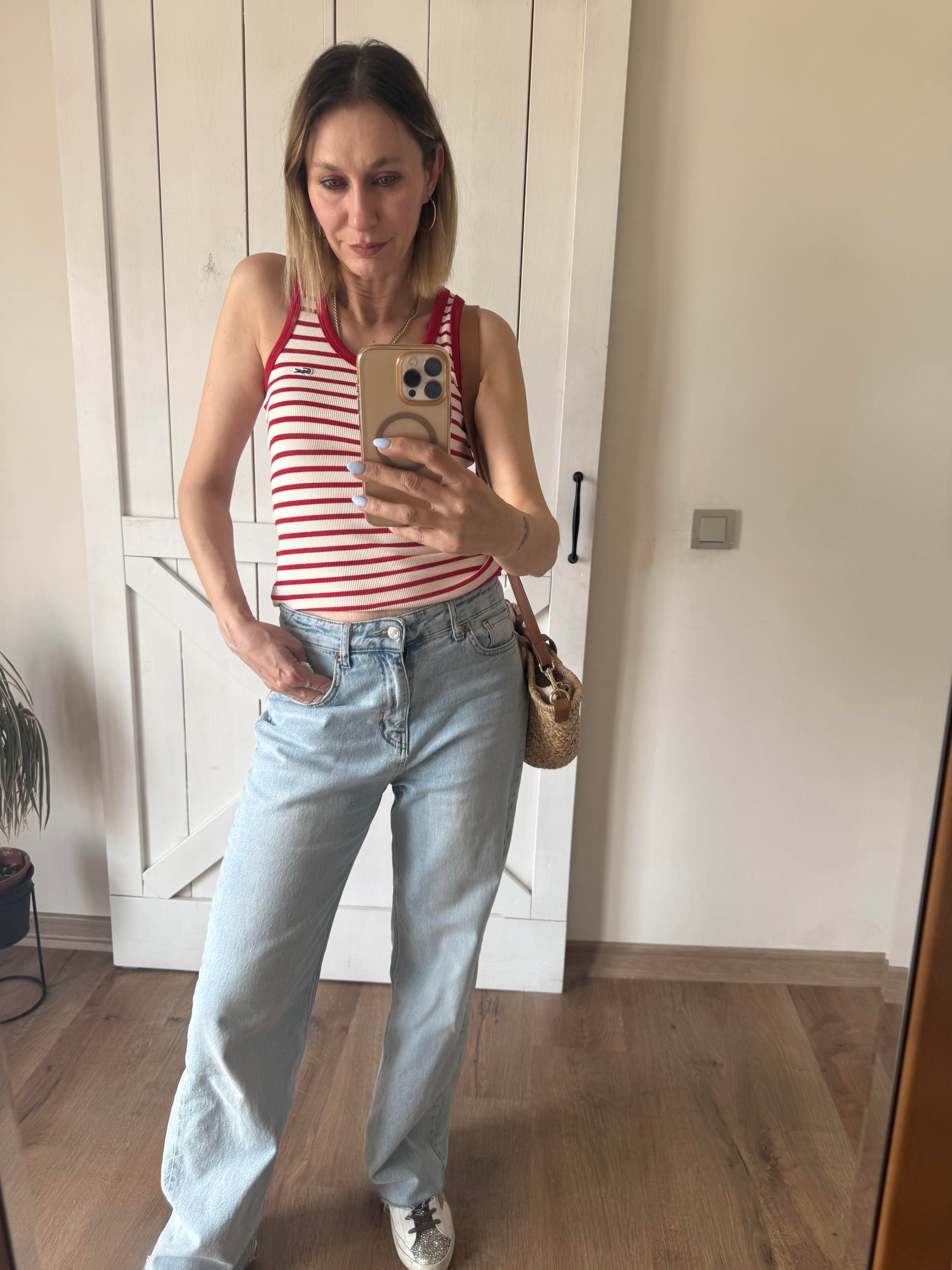 Kırmızı Çizgili Hırka