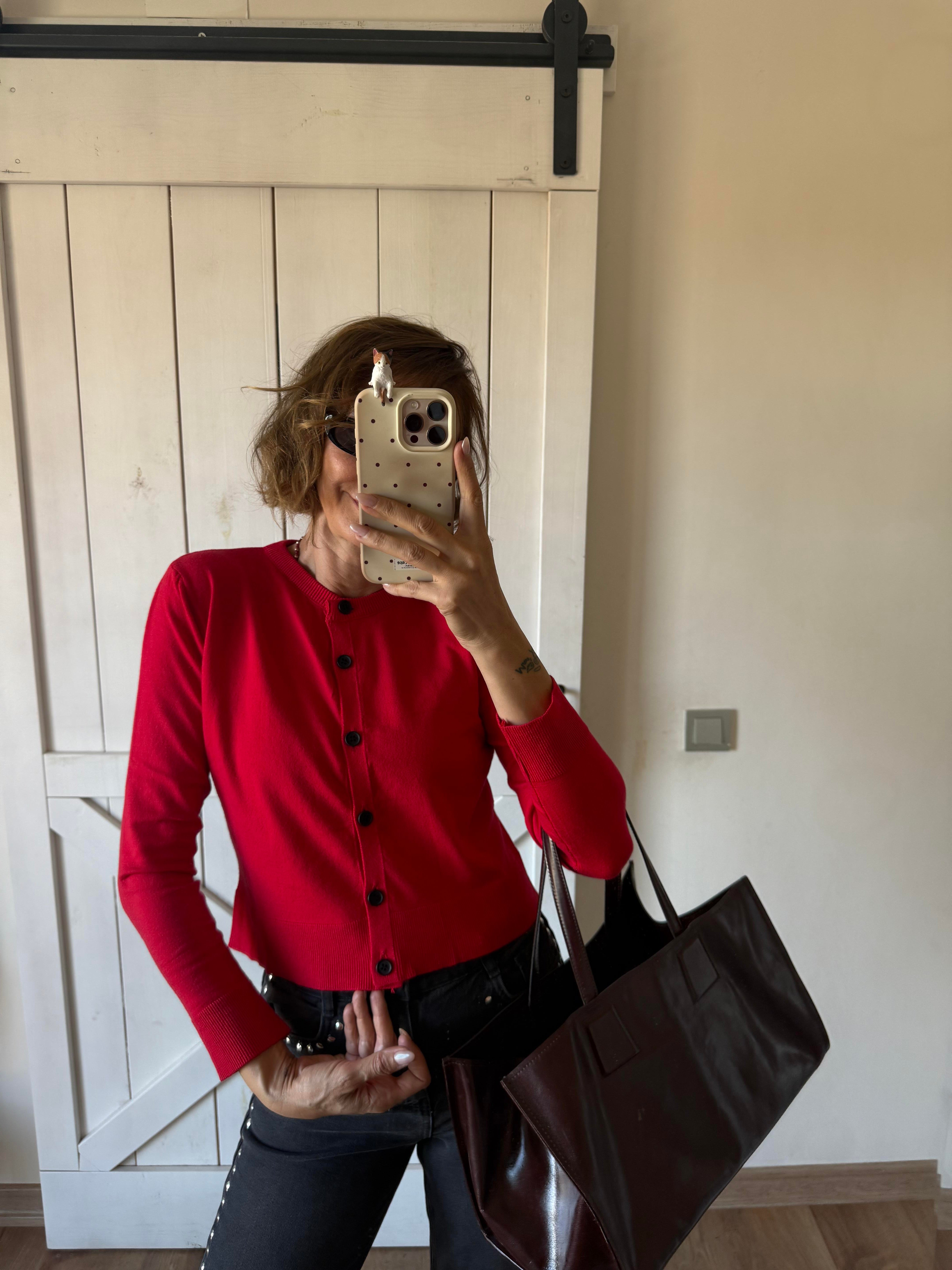 Kırmızı Siyah Düğmeli Hırka