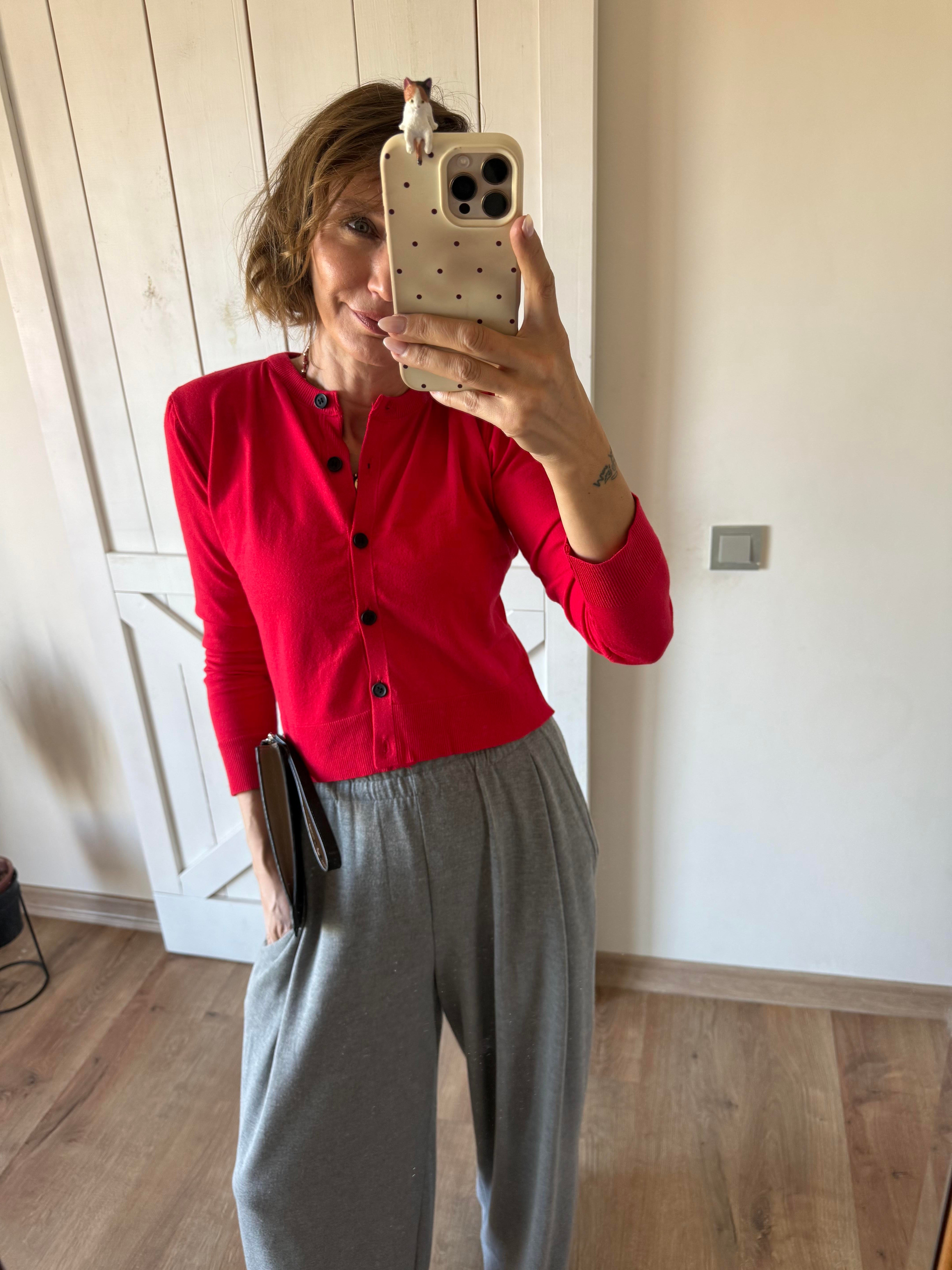 Kırmızı Siyah Düğmeli Hırka